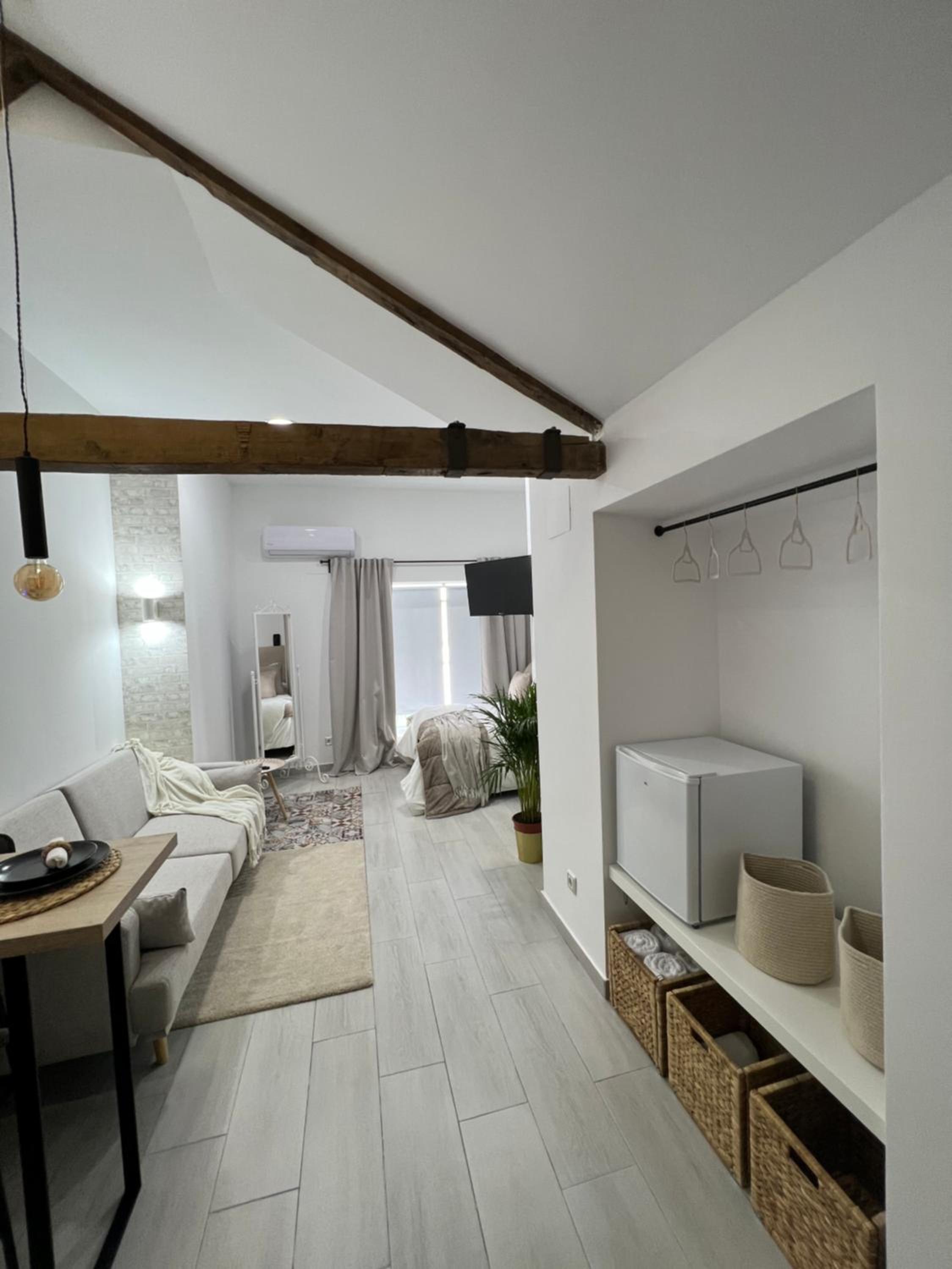 Suites elegantes en Herencia — hotel room