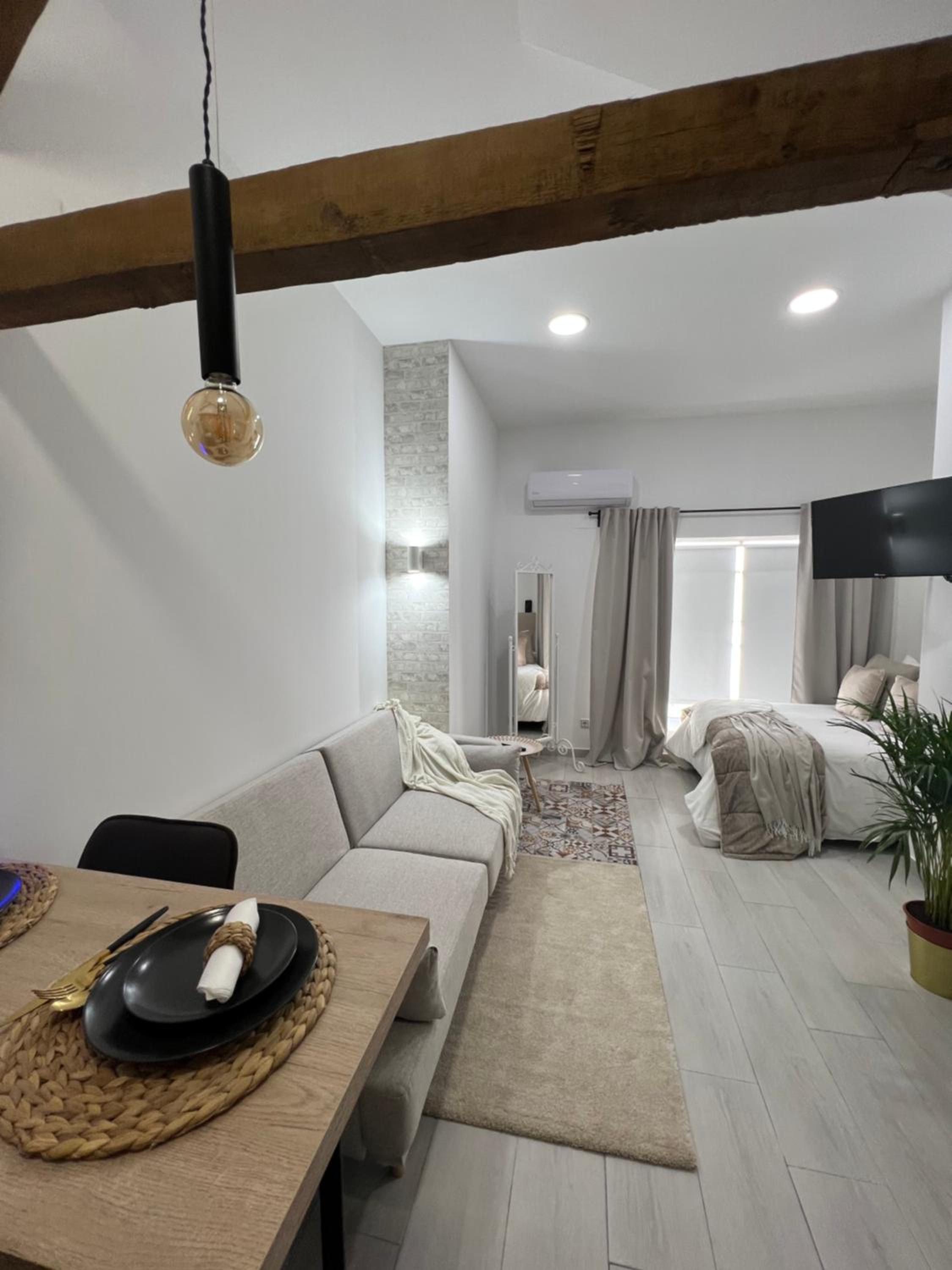 Suites elegantes en Herencia — hotel room