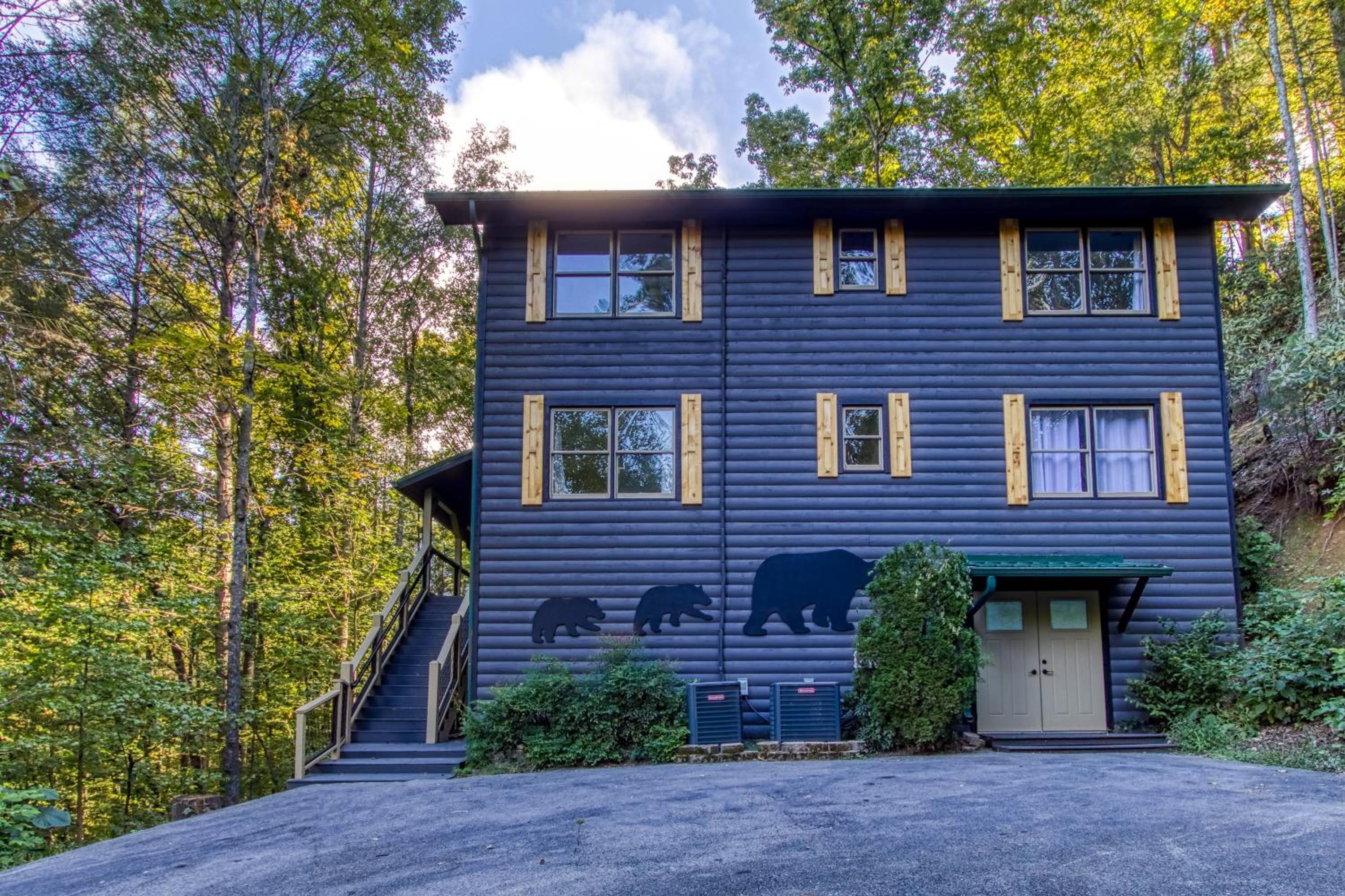 Bear Britches, Luxury Cabin, Theater Room, Hot Tub, WIFI!!!