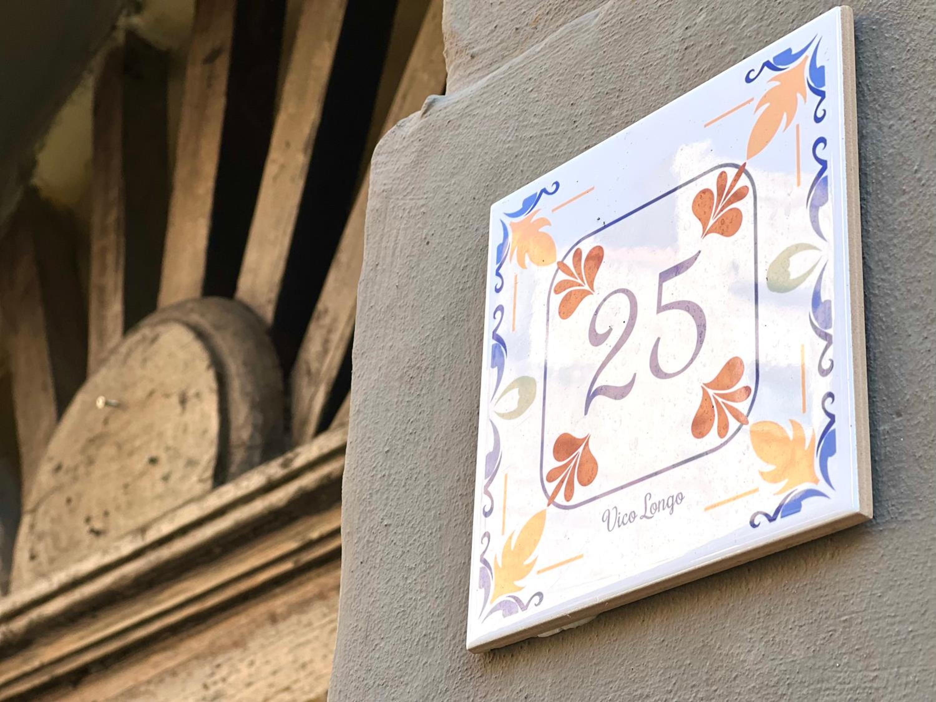 Vico Longo 25 - Ensuit flat in the heart of Naples