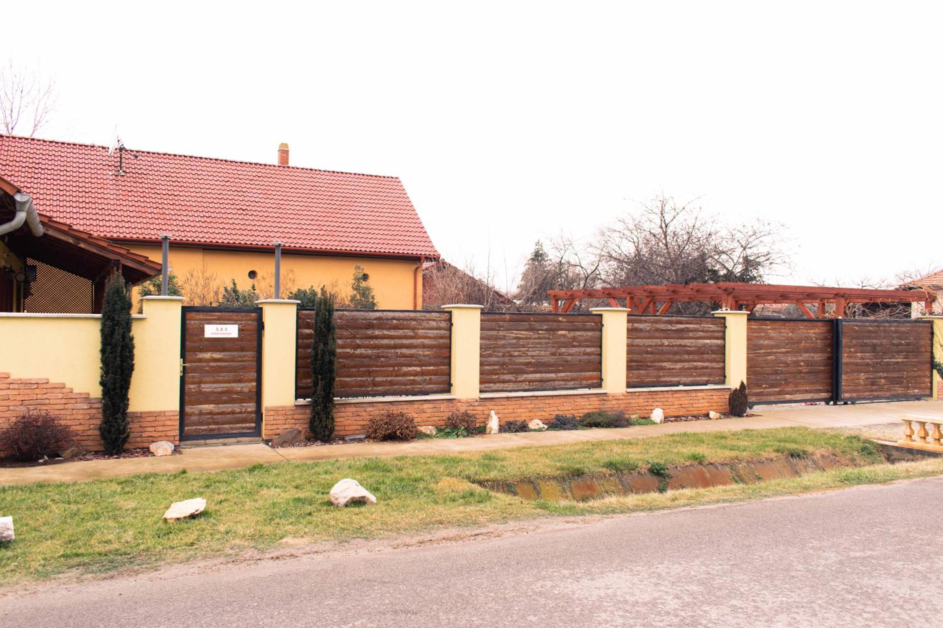 Borostyán Apartmanház
