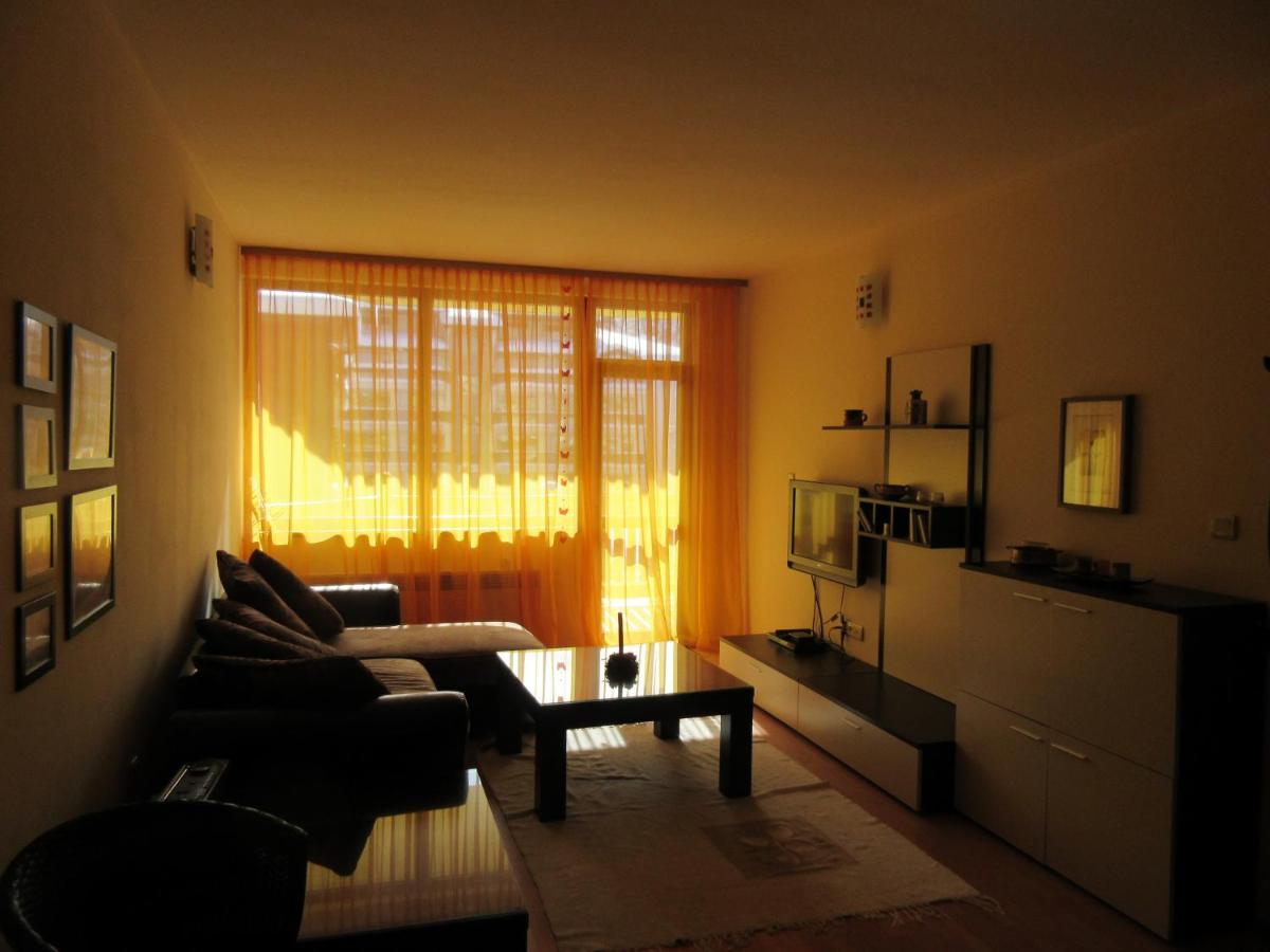 Eliza Apartment Sequoia view 2