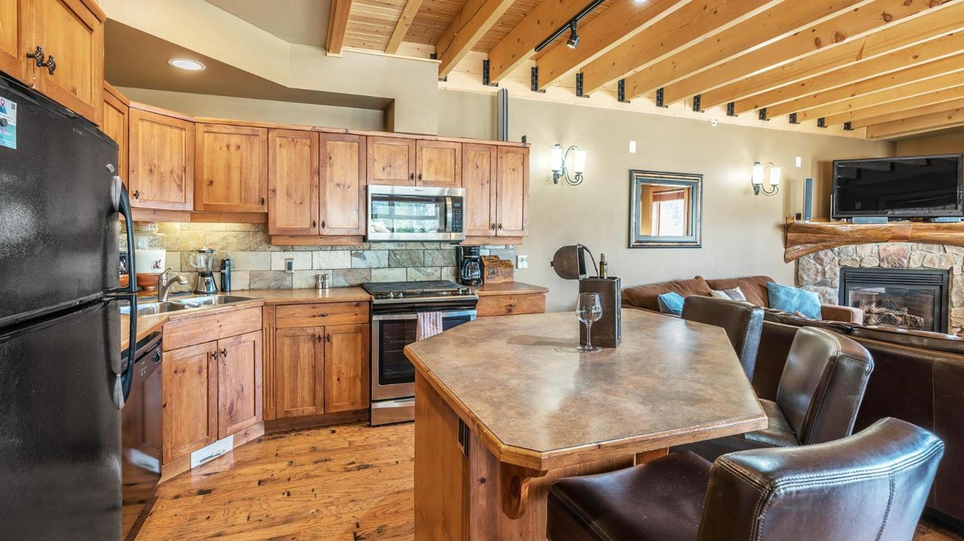 Forest Lane Hideaway - Luxurious Family Friendly Home w Private Hot Tub view 2