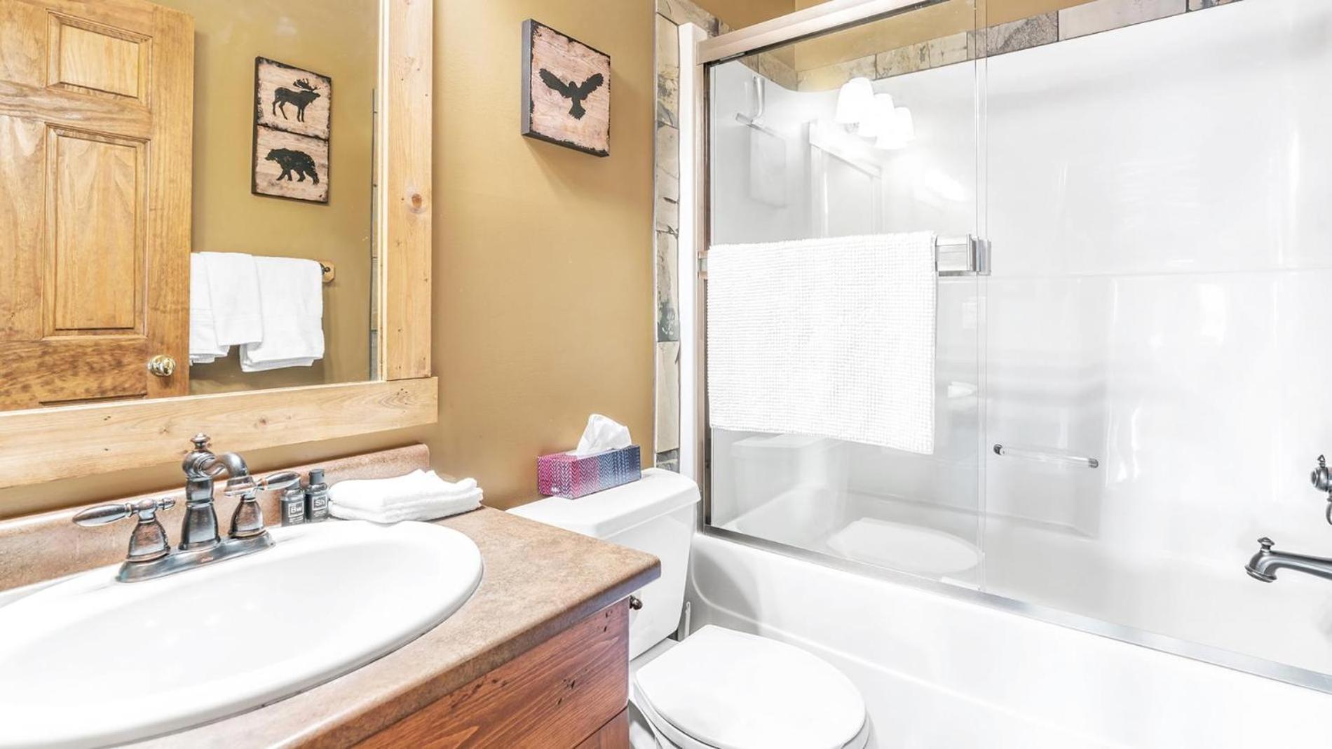 Forest Lane Hideaway - Luxurious Family Friendly Home w Private Hot Tub view 3