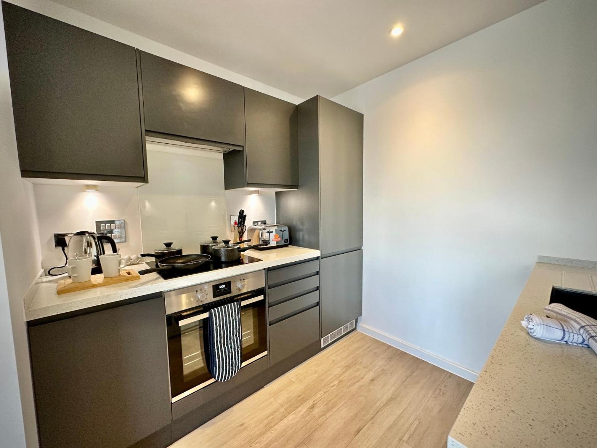 Coates House by Guestz