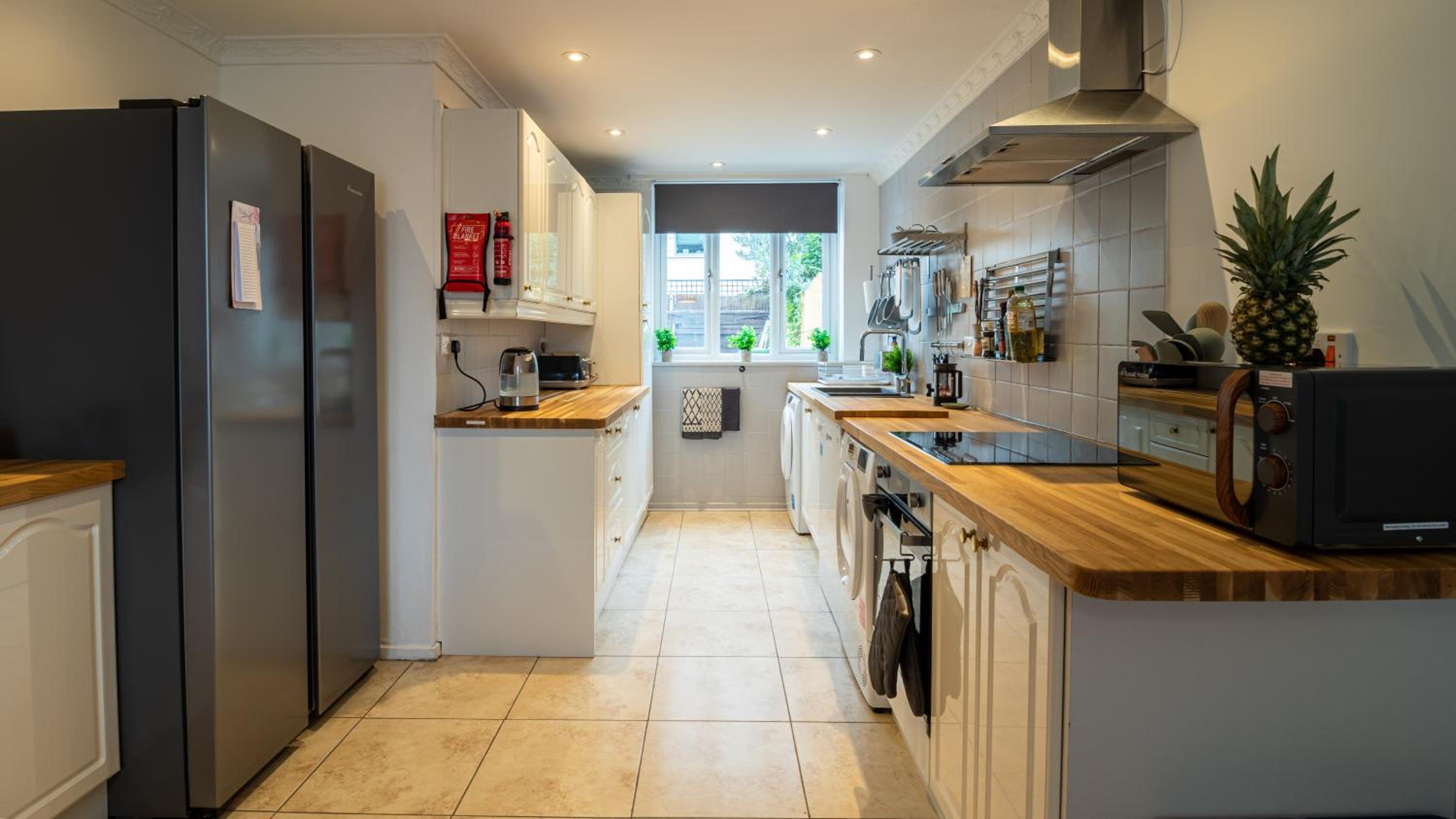 London Bridge 3 Bedroom House with reception room, office and private garden