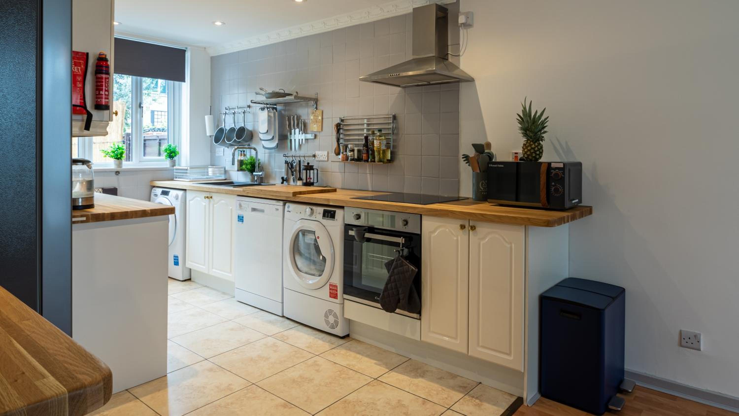 London Bridge 3 Bedroom House with reception room, office and private garden