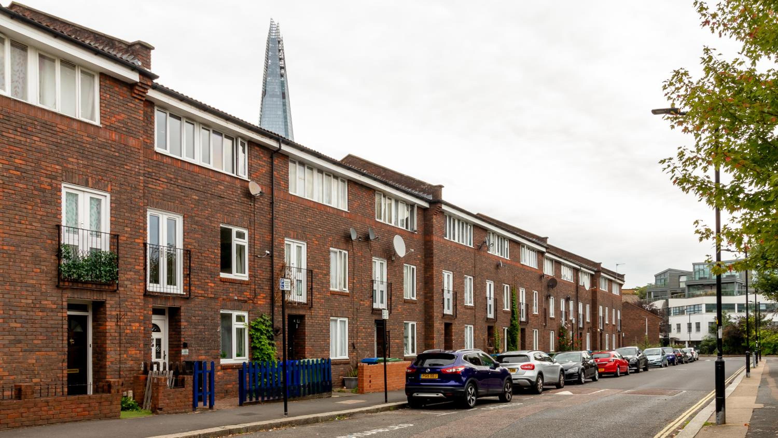 London Bridge 3 Bedroom House with reception room, office and private garden