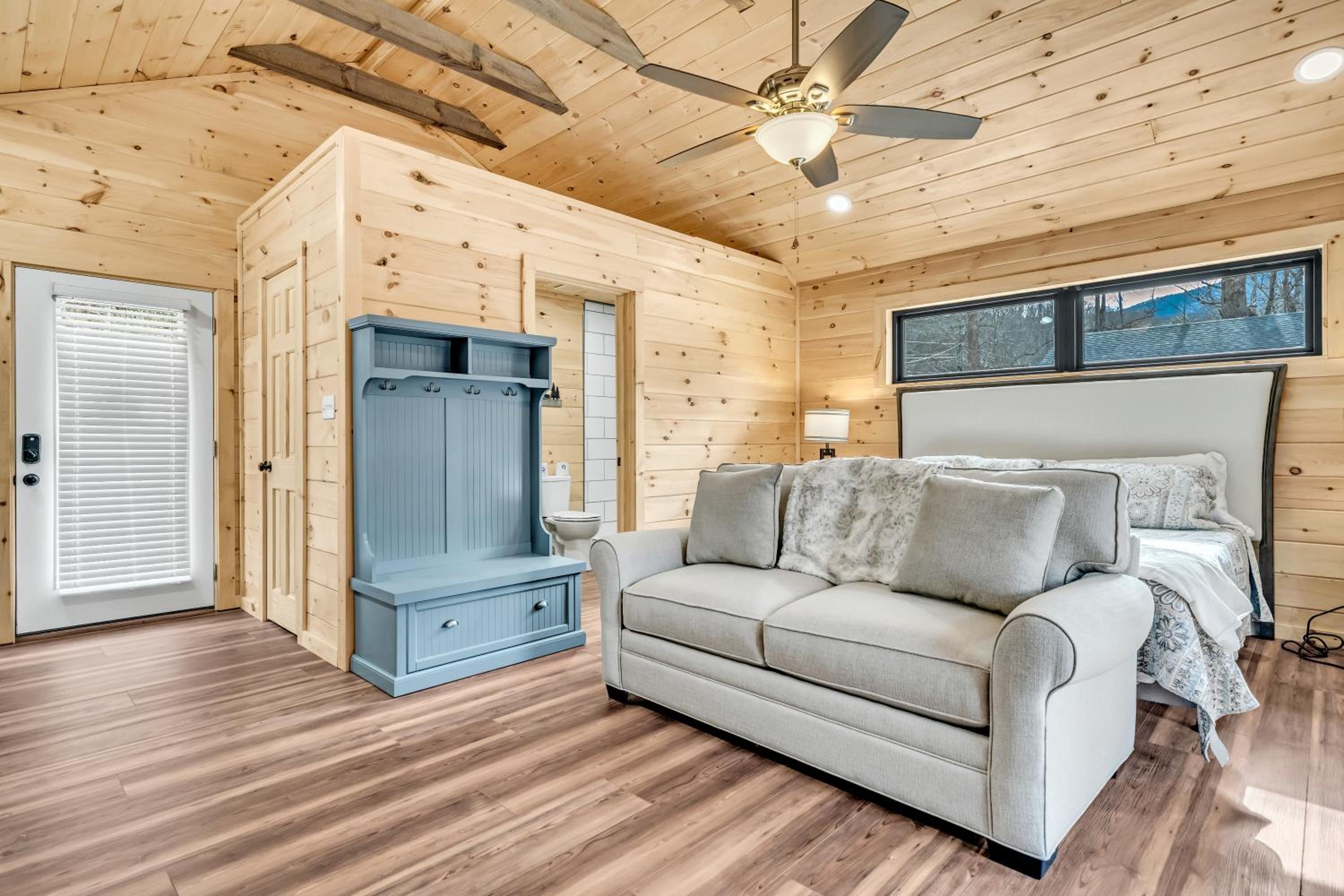The Bungalow At Greenbriar Creek -Pickleball Court, Creek, WIFI, Mountain Views, Starting at 79" view 3