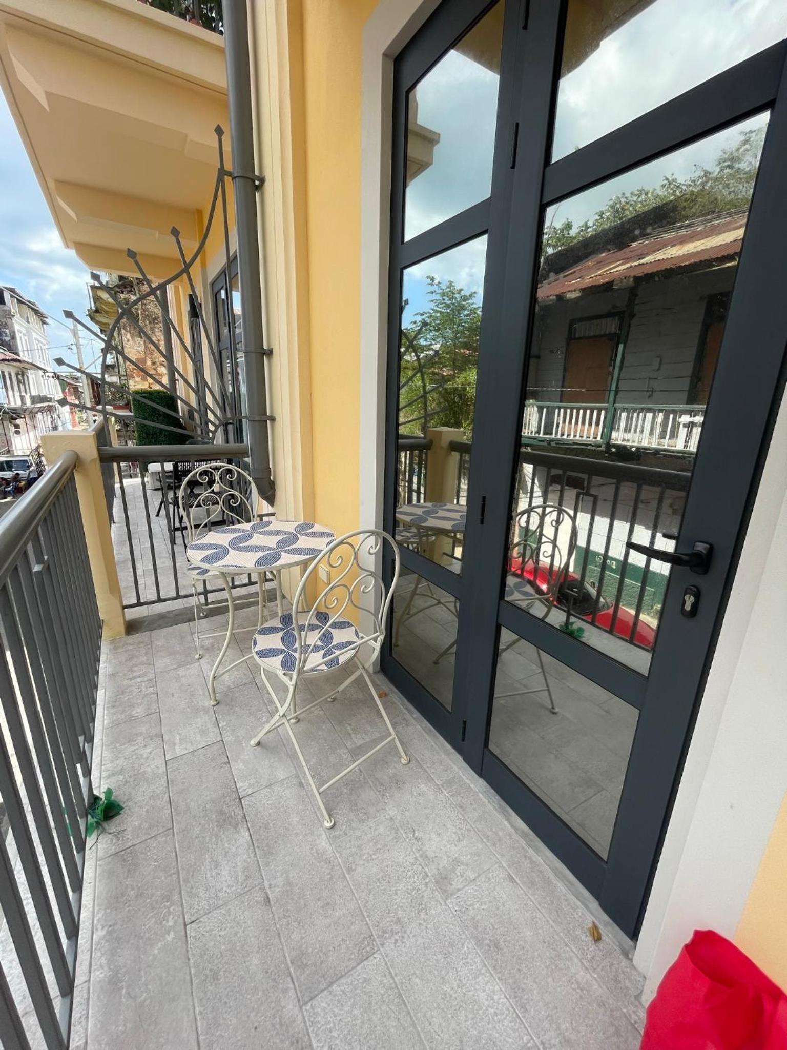 2br aptSurrounded by history with Modern Amenities