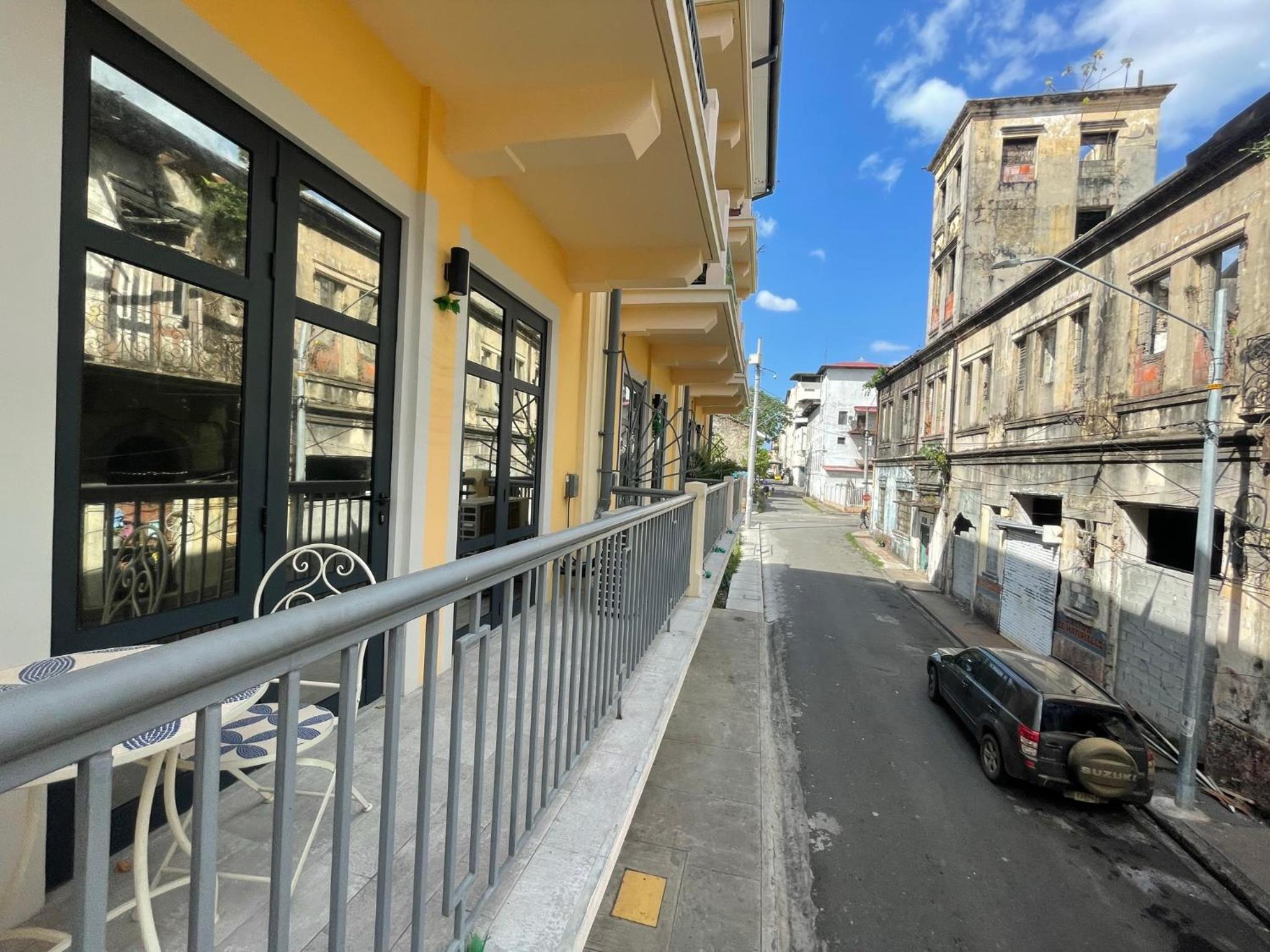 2br aptSurrounded by history with Modern Amenities