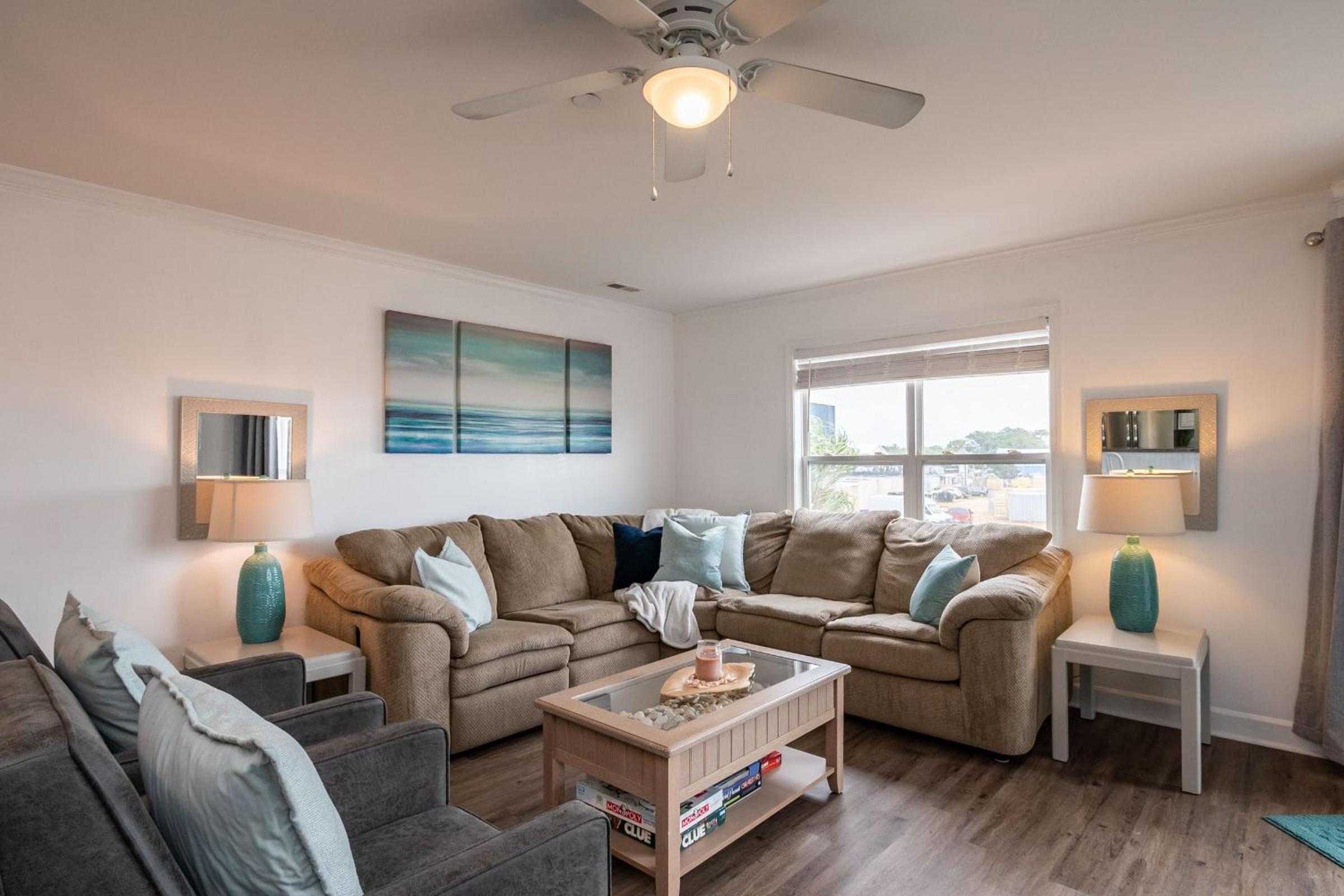 Tres Pajaritos by Oak Island Accommodations