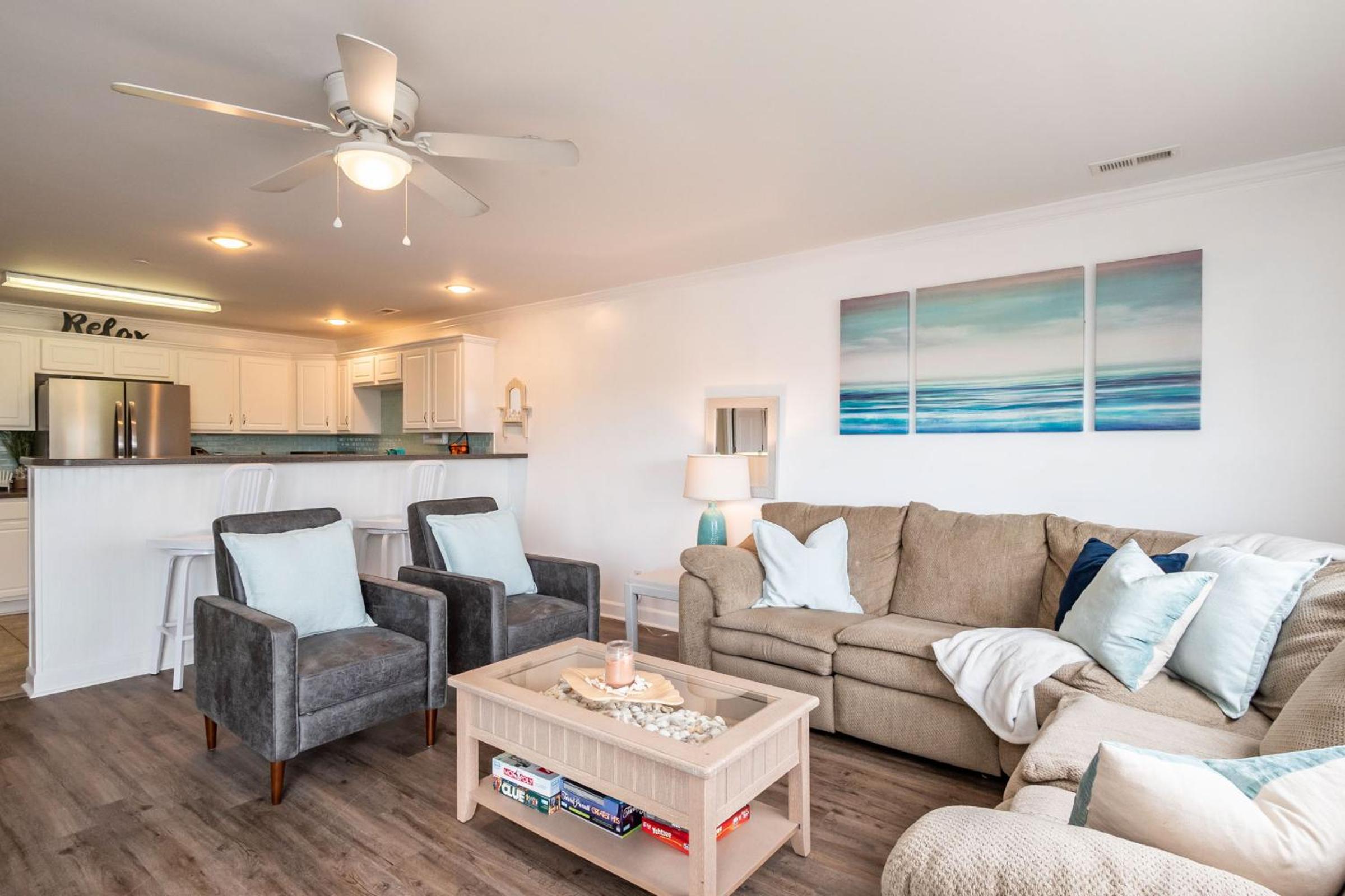 Tres Pajaritos by Oak Island Accommodations