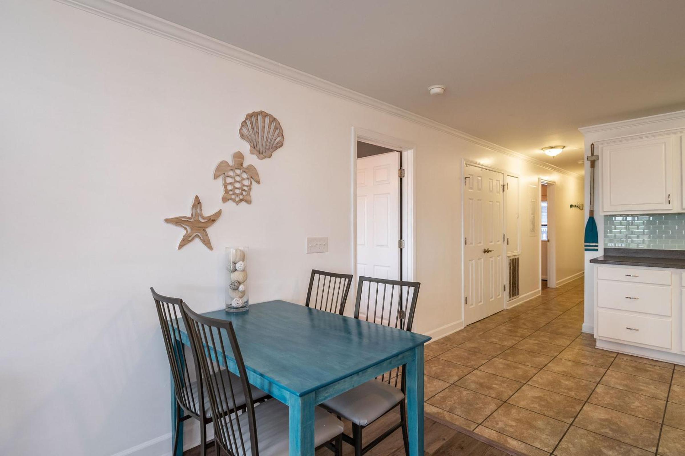 Tres Pajaritos by Oak Island Accommodations