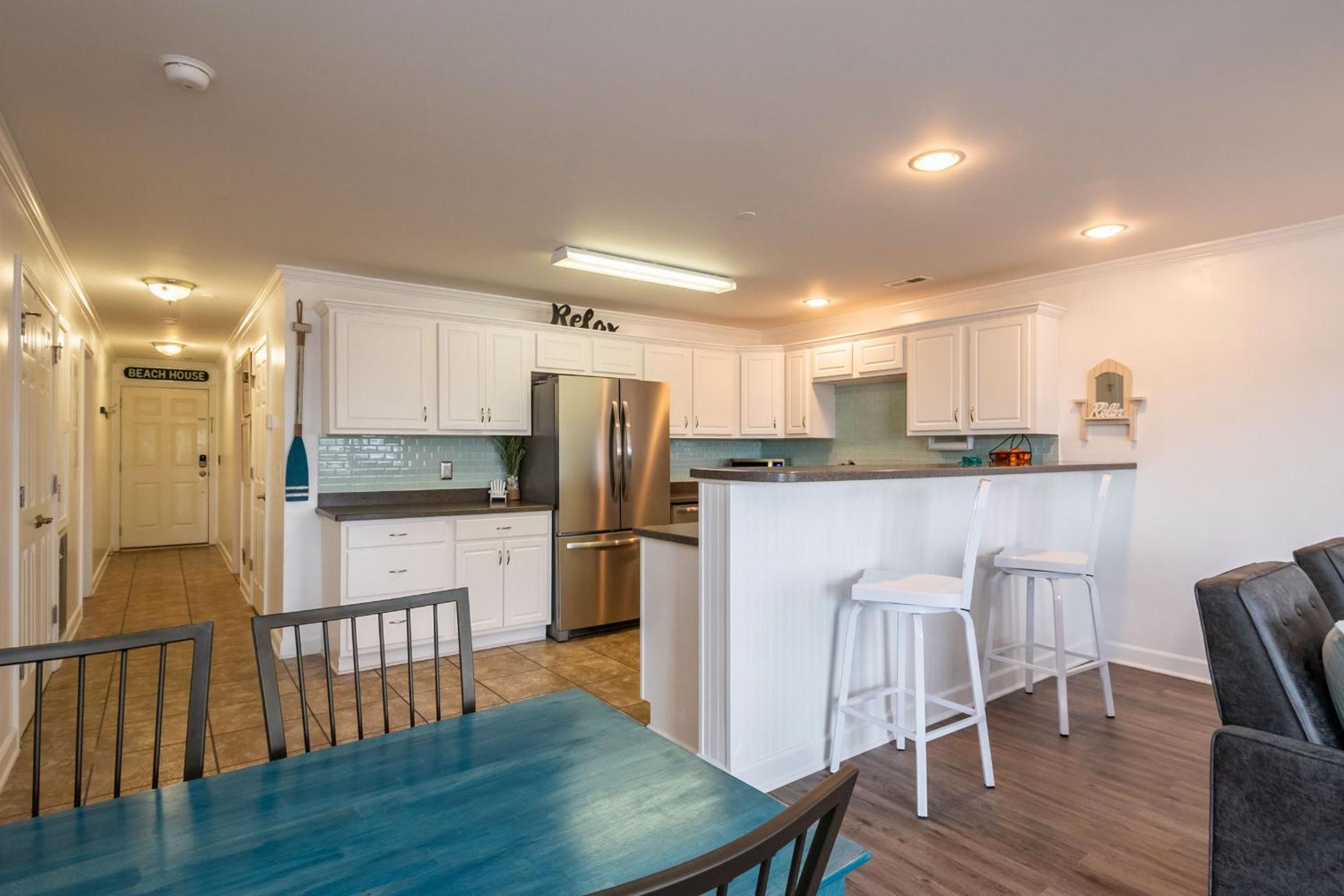 Tres Pajaritos by Oak Island Accommodations
