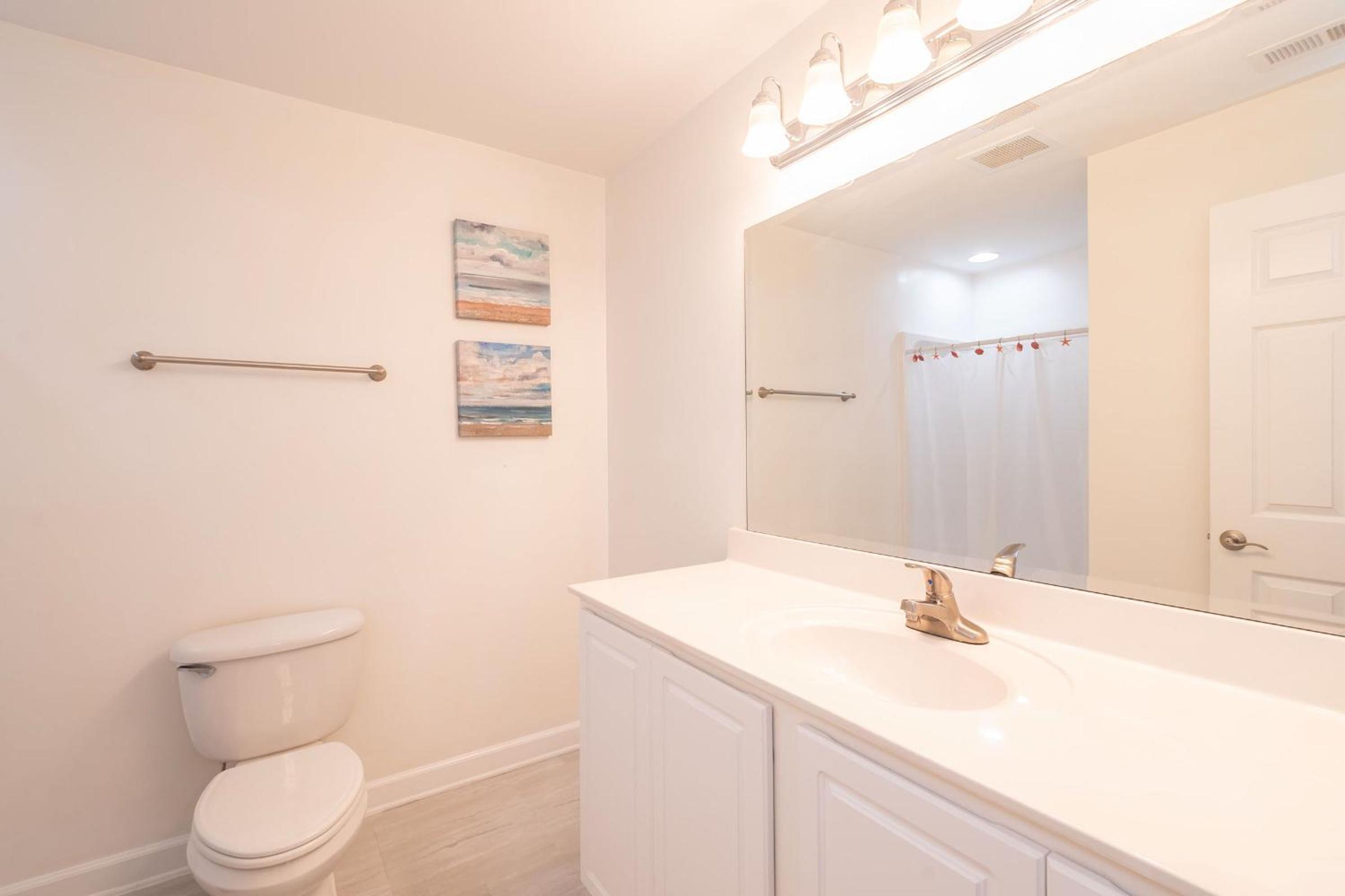 Tres Pajaritos by Oak Island Accommodations