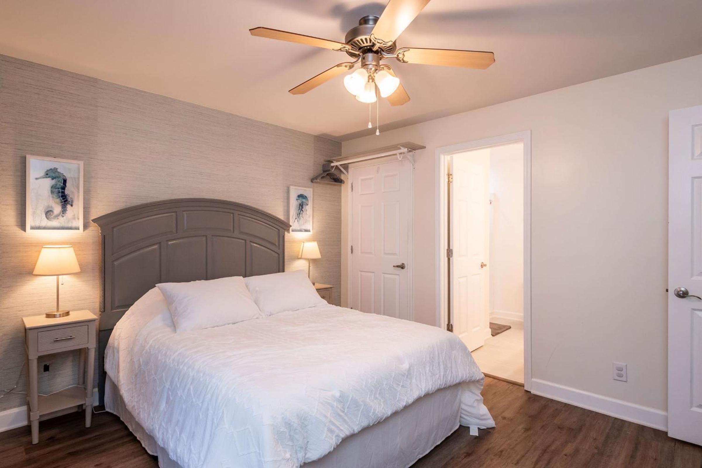 Tres Pajaritos by Oak Island Accommodations