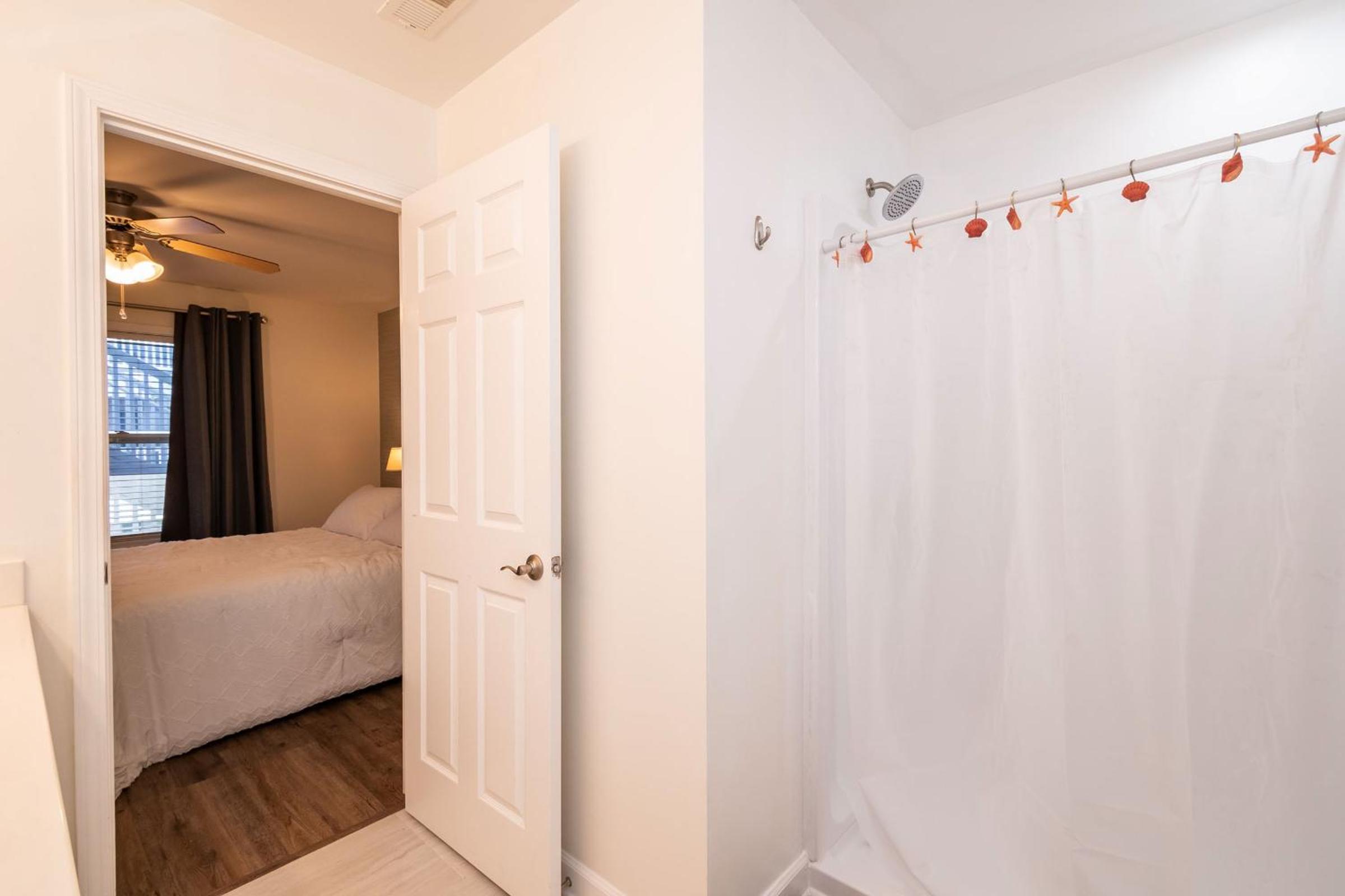 Tres Pajaritos by Oak Island Accommodations