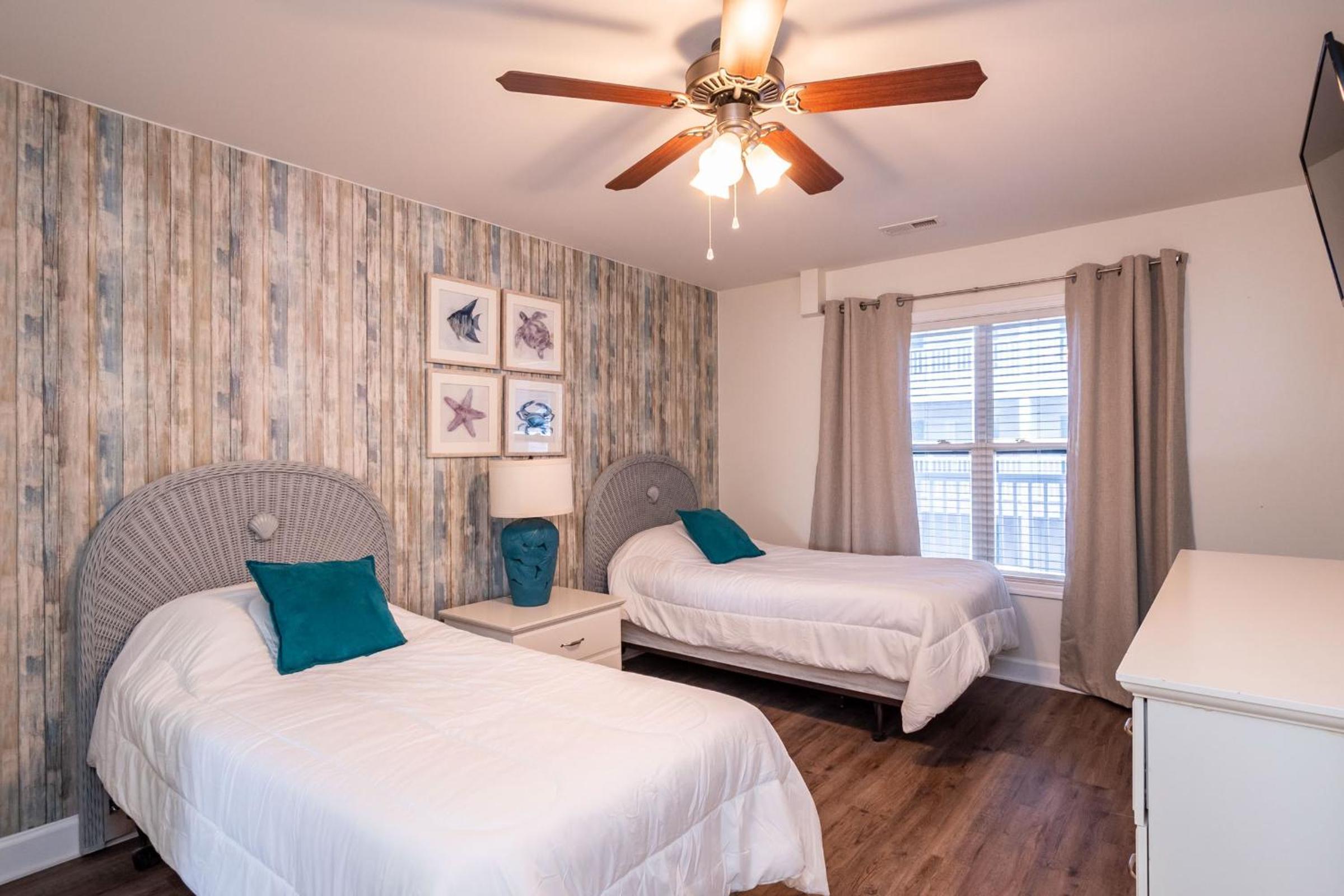 Tres Pajaritos by Oak Island Accommodations