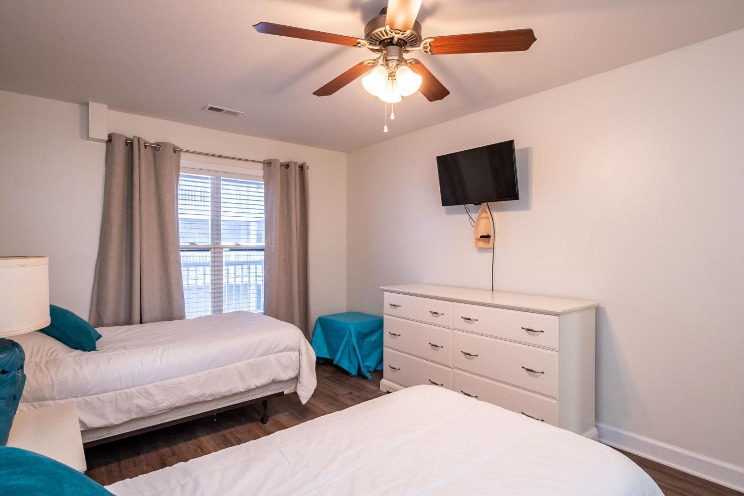 Tres Pajaritos by Oak Island Accommodations
