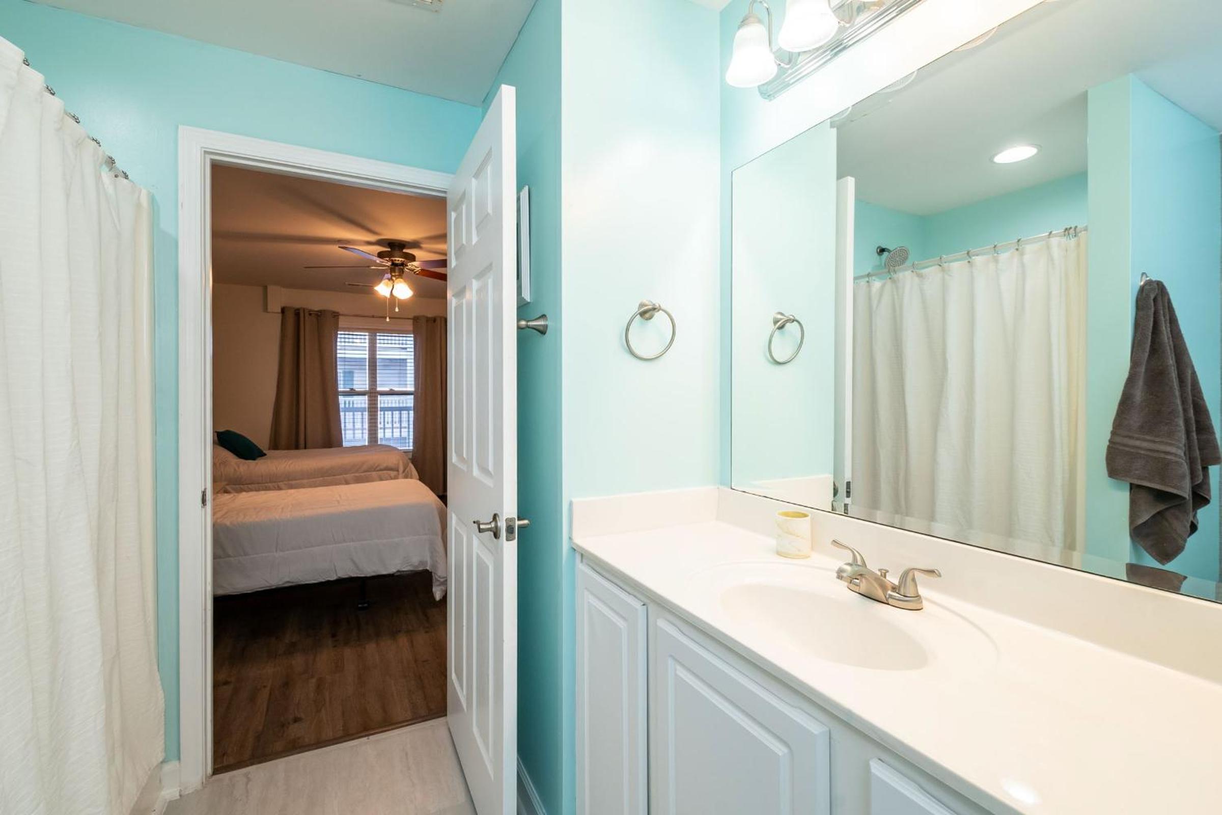 Tres Pajaritos by Oak Island Accommodations