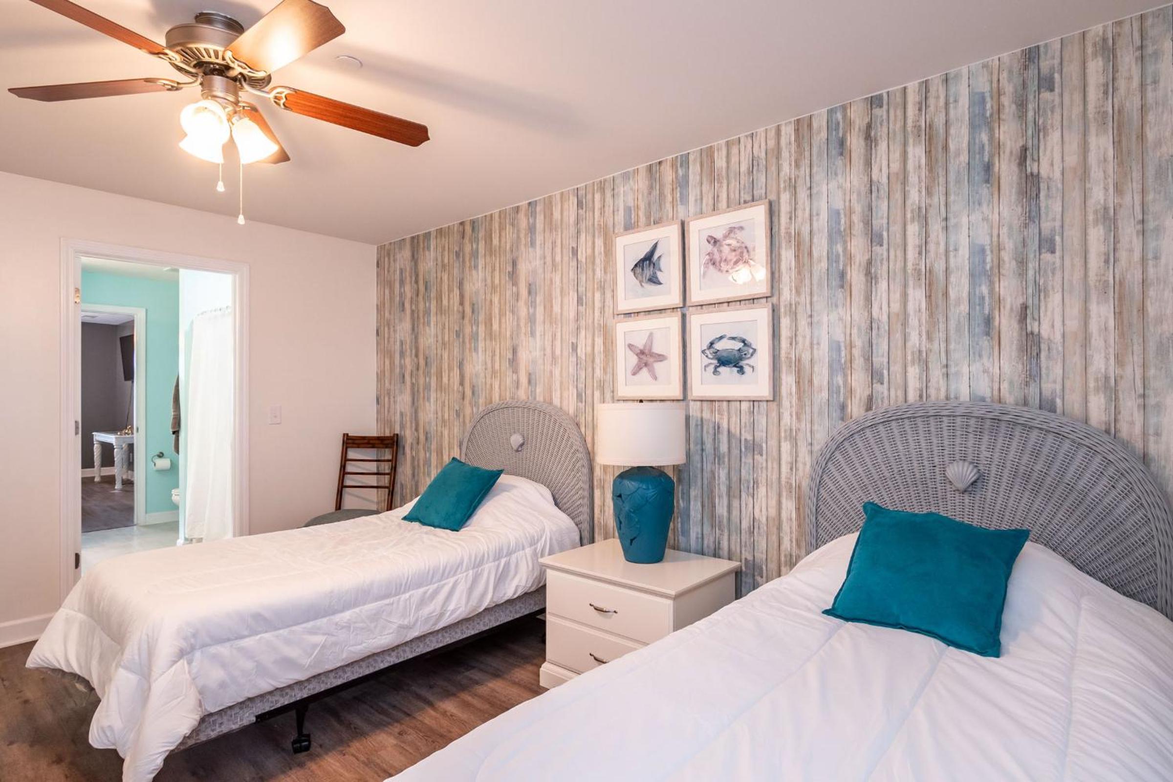 Tres Pajaritos by Oak Island Accommodations