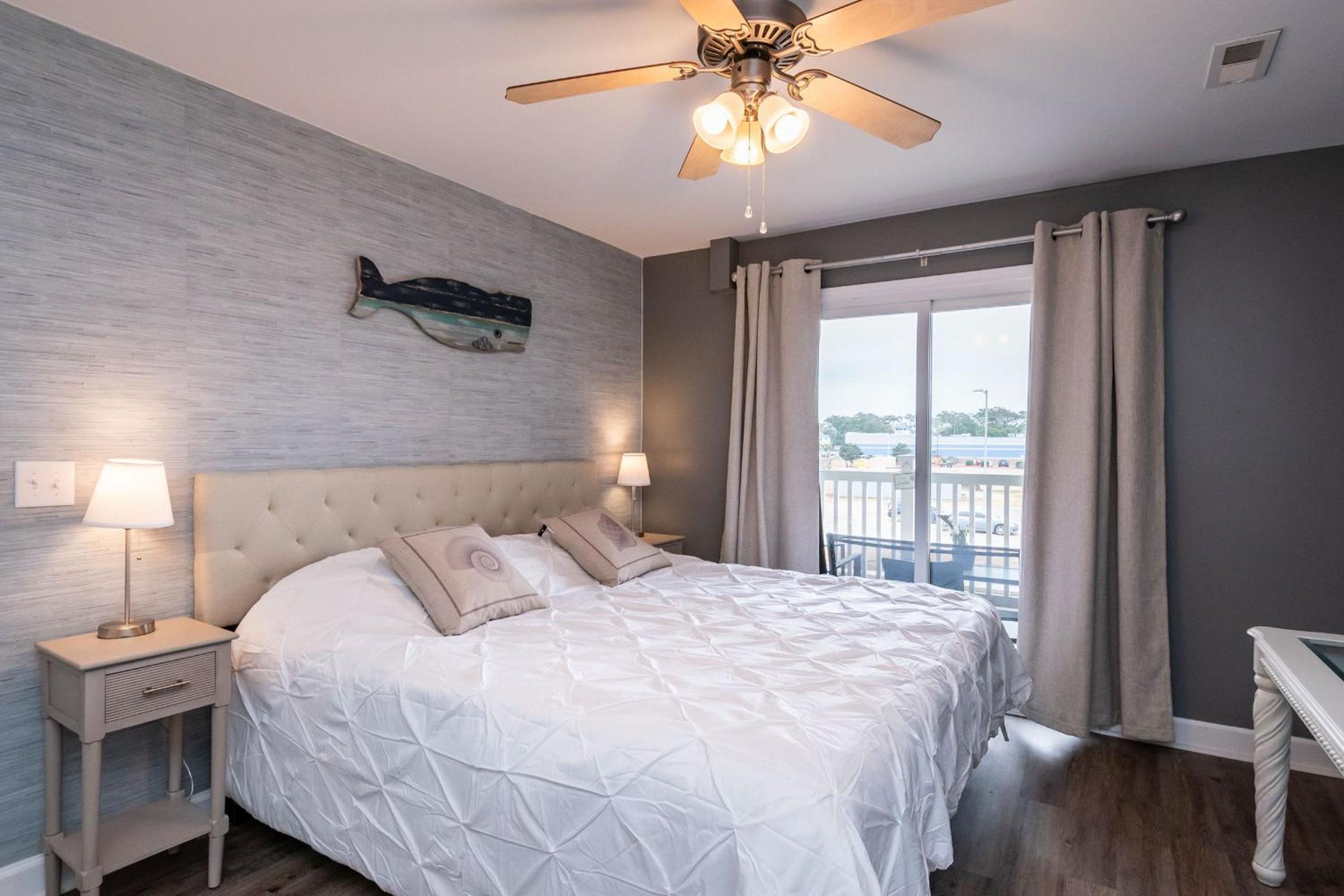 Tres Pajaritos by Oak Island Accommodations
