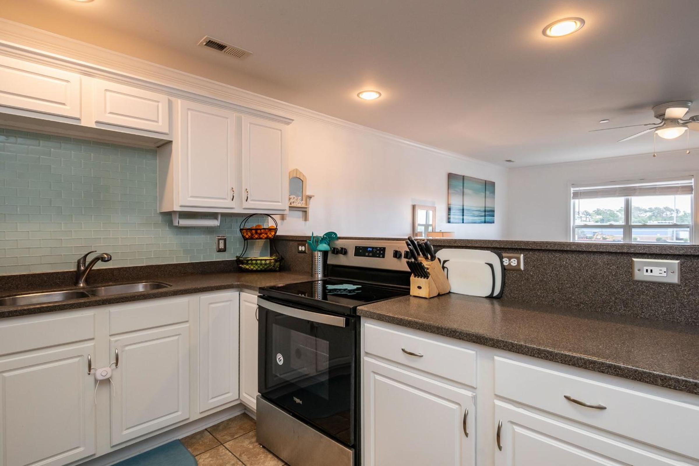 Tres Pajaritos by Oak Island Accommodations