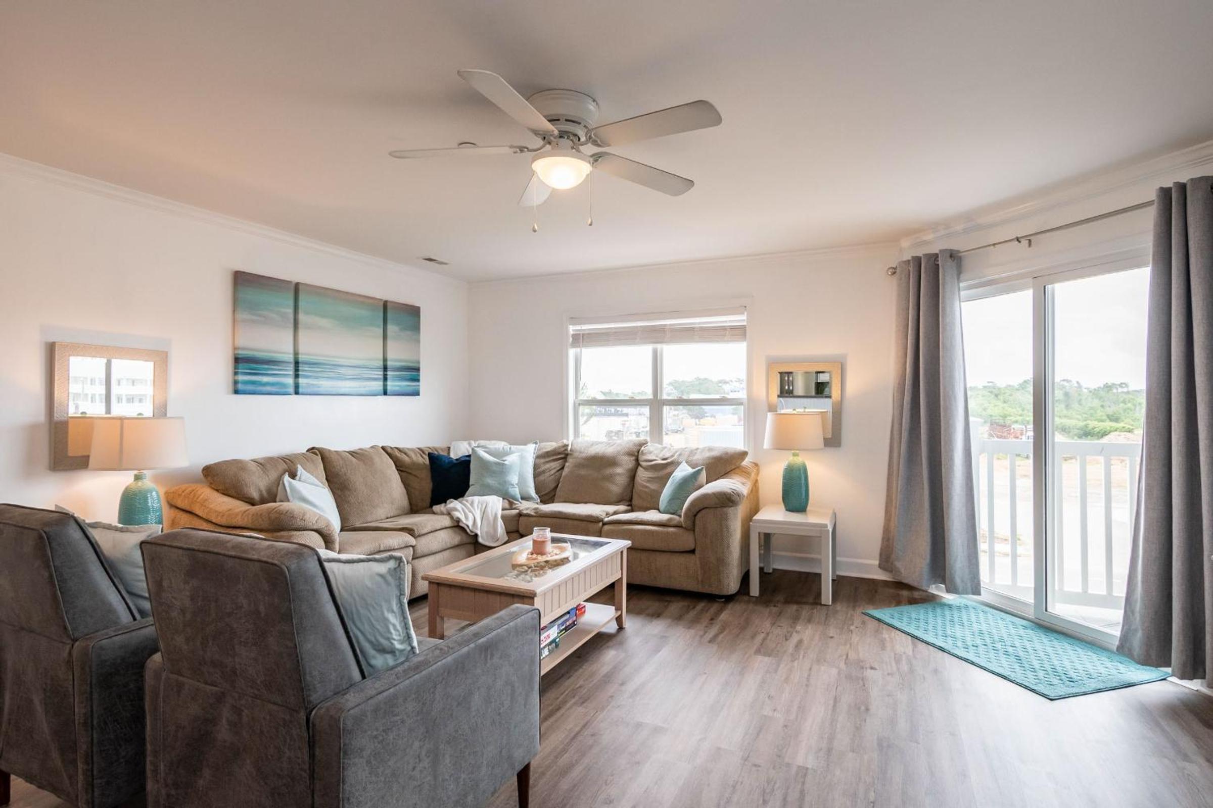 Tres Pajaritos by Oak Island Accommodations