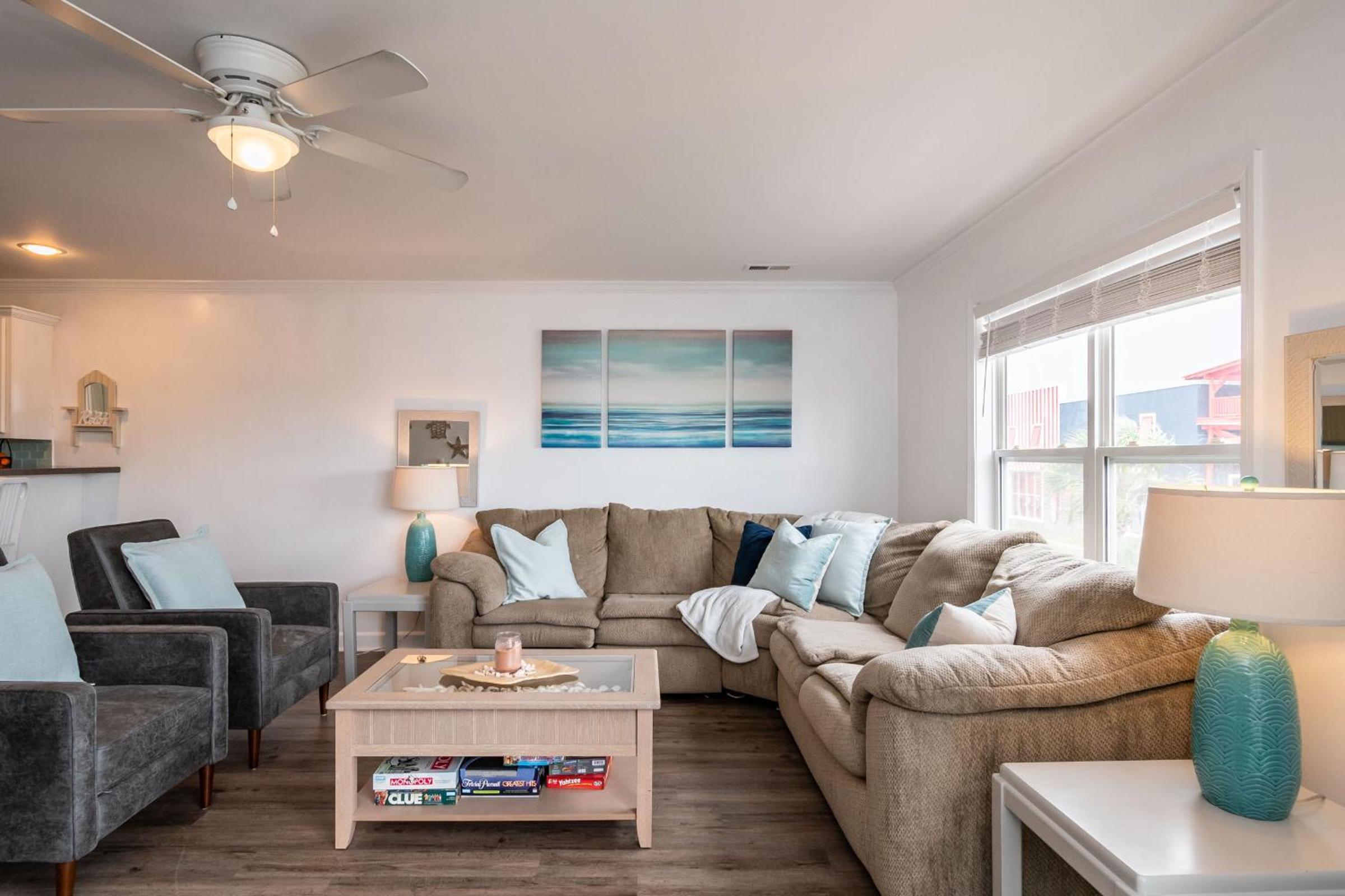 Tres Pajaritos by Oak Island Accommodations