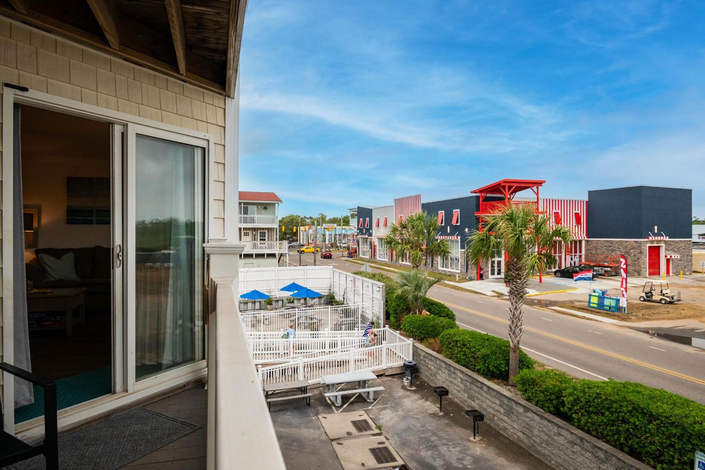 Tres Pajaritos by Oak Island Accommodations