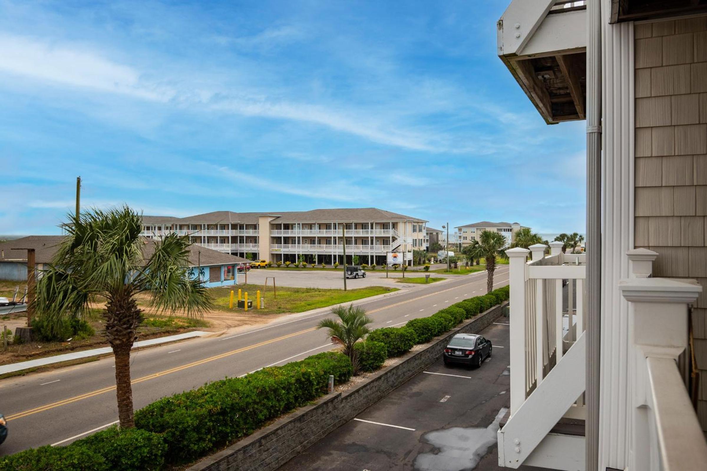Tres Pajaritos by Oak Island Accommodations