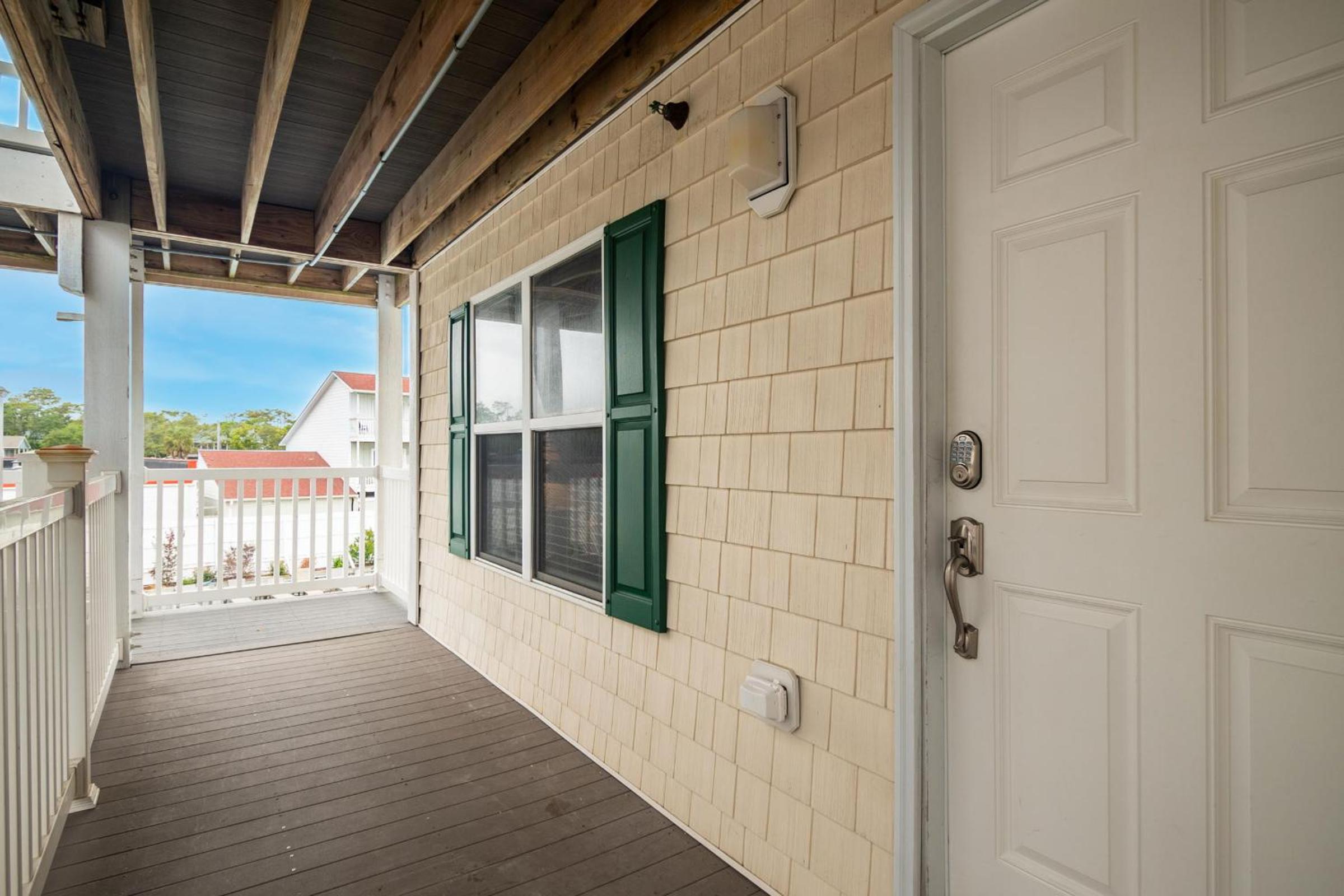 Tres Pajaritos by Oak Island Accommodations