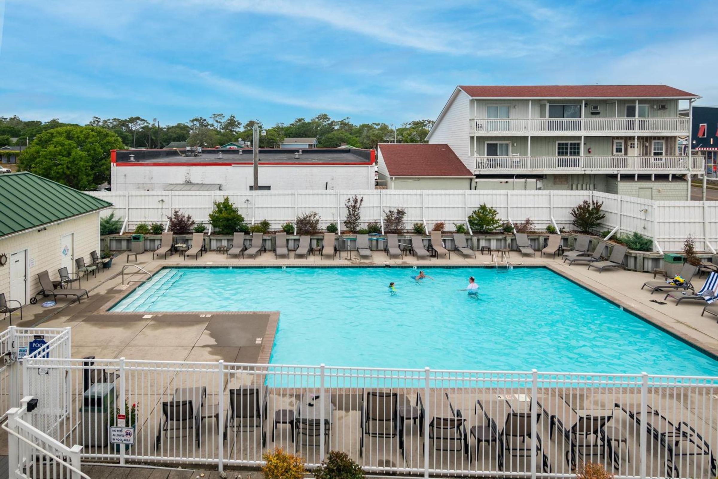 Tres Pajaritos by Oak Island Accommodations