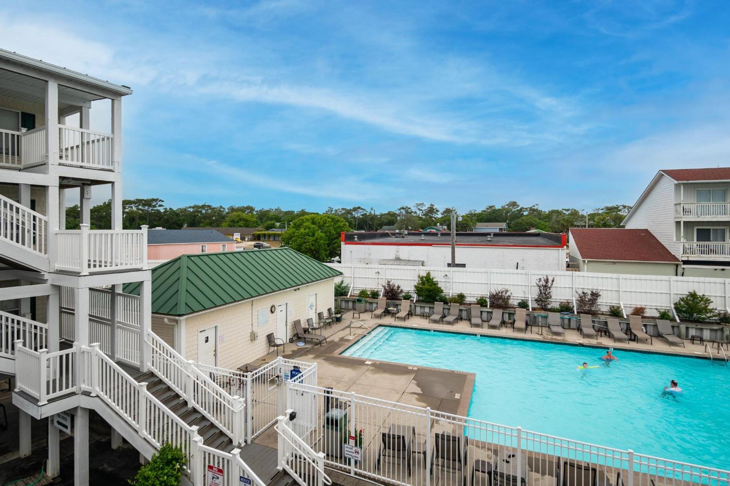 Tres Pajaritos by Oak Island Accommodations