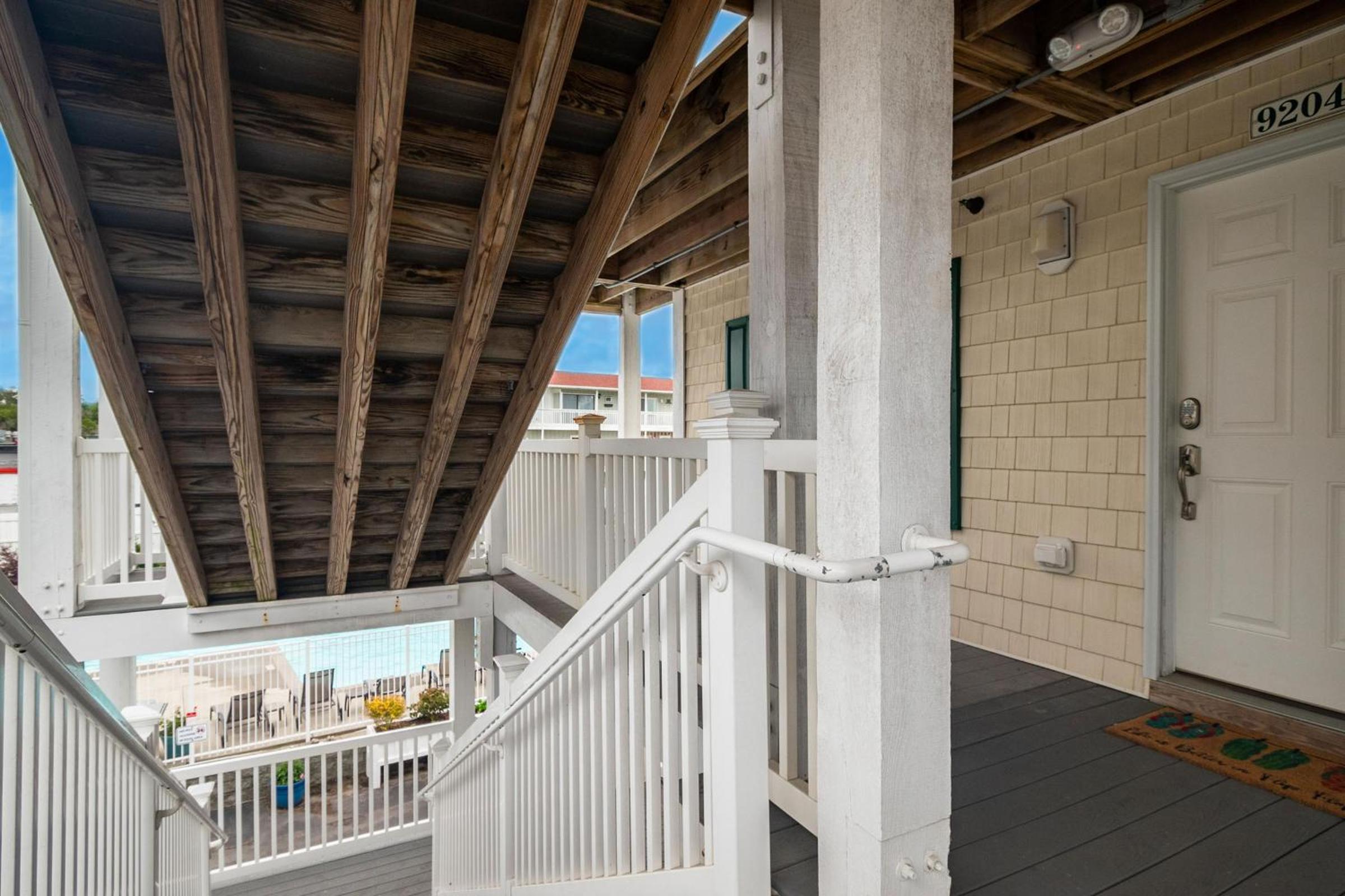 Tres Pajaritos by Oak Island Accommodations