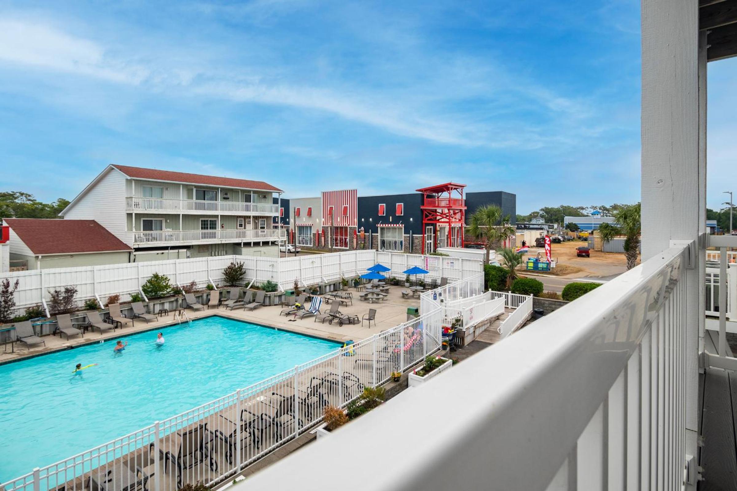 Tres Pajaritos by Oak Island Accommodations