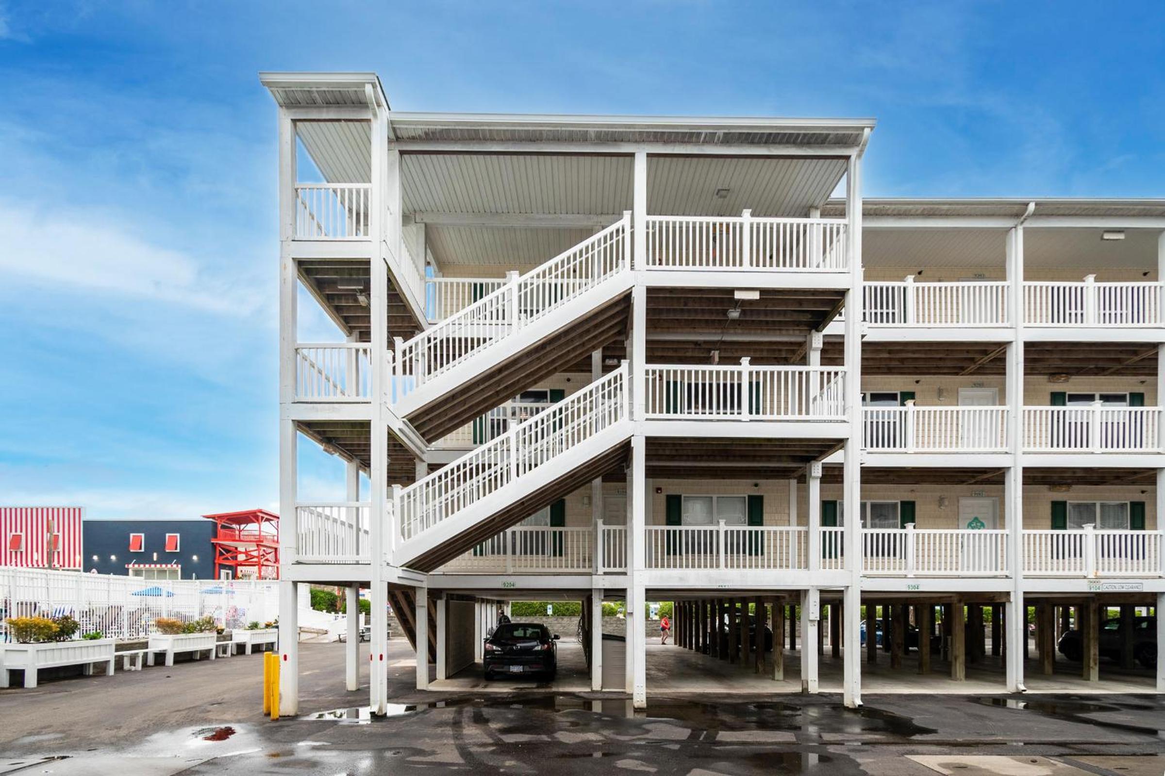 Tres Pajaritos by Oak Island Accommodations
