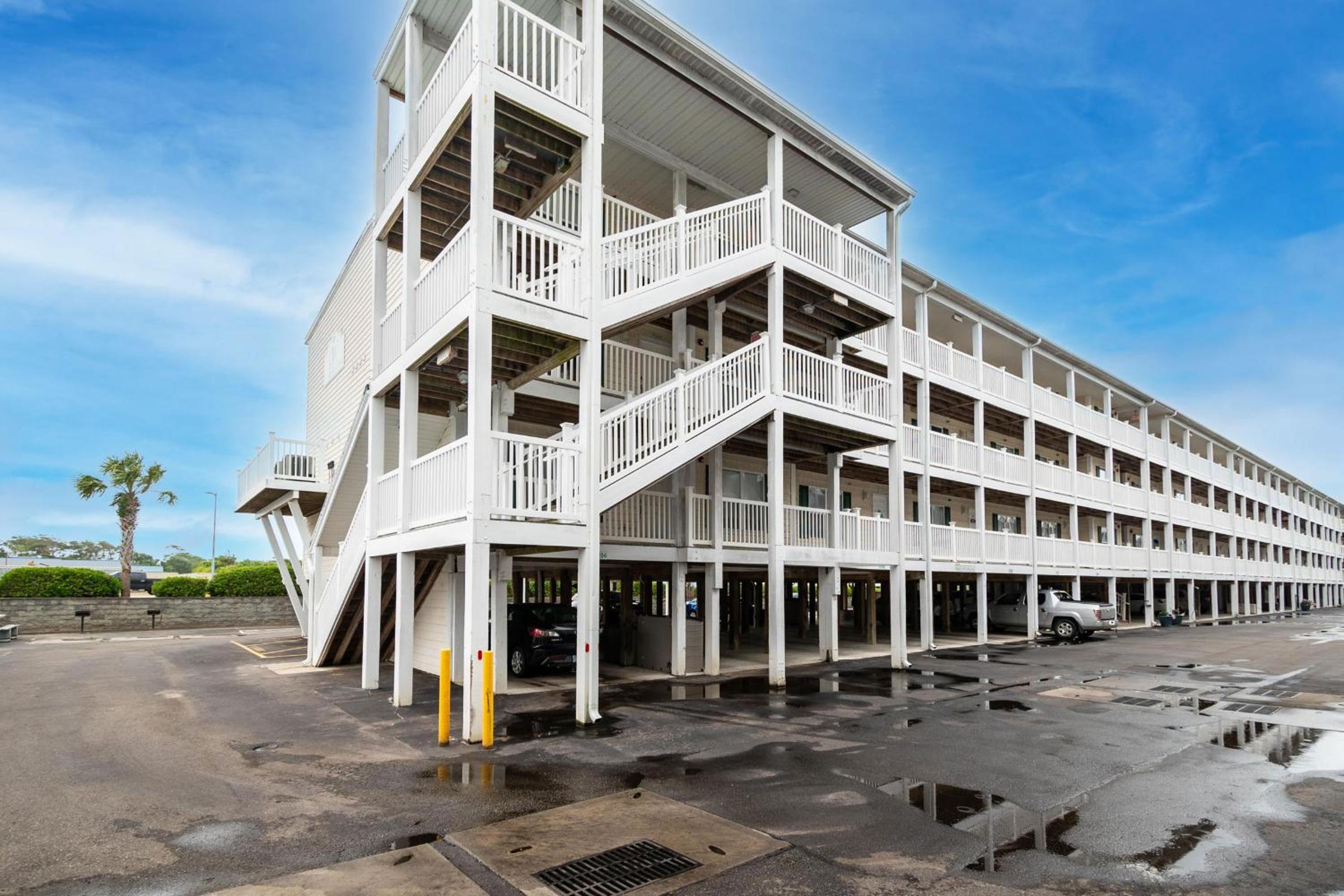 Tres Pajaritos by Oak Island Accommodations