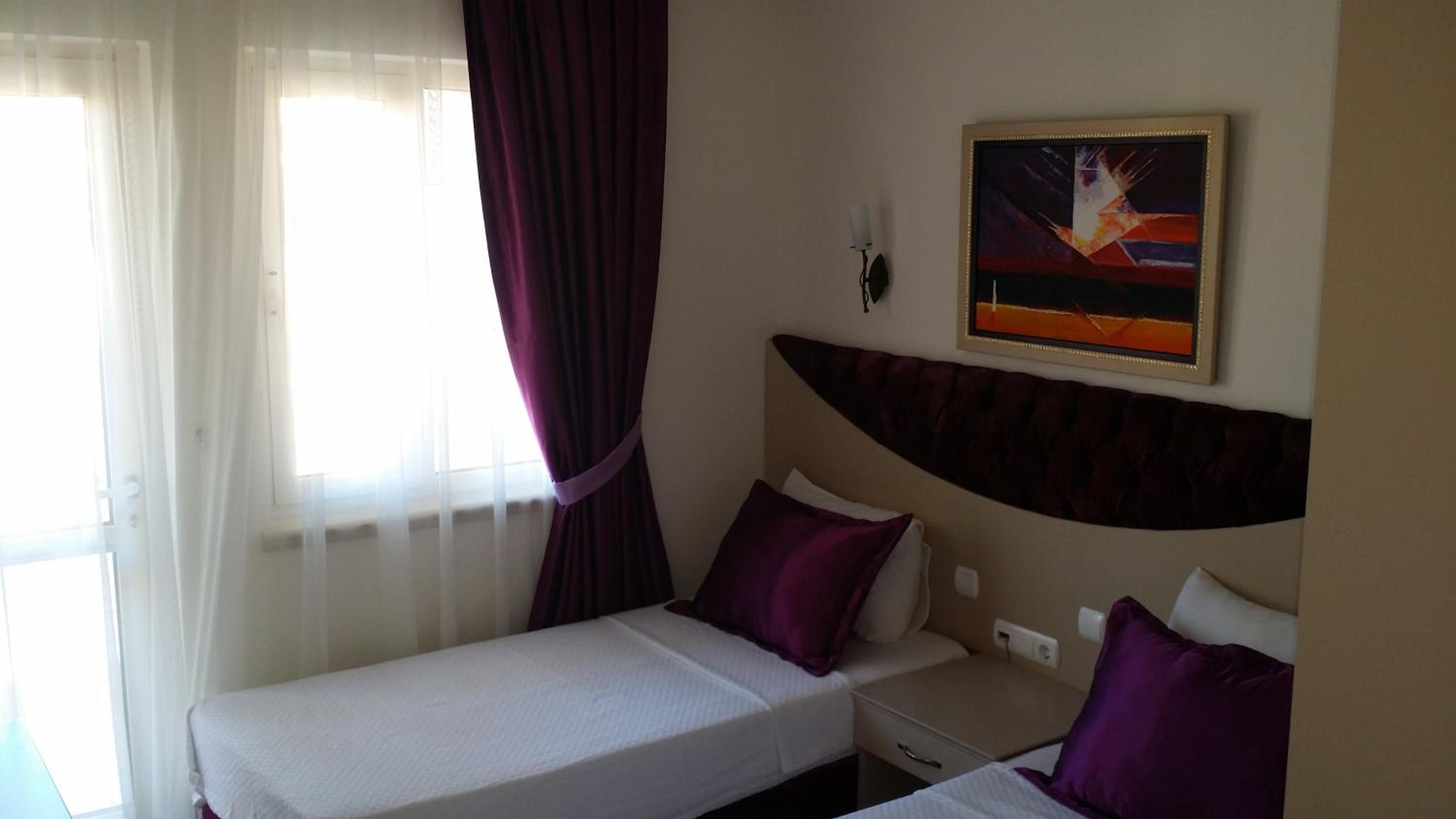 Almena Hotel - Image 20