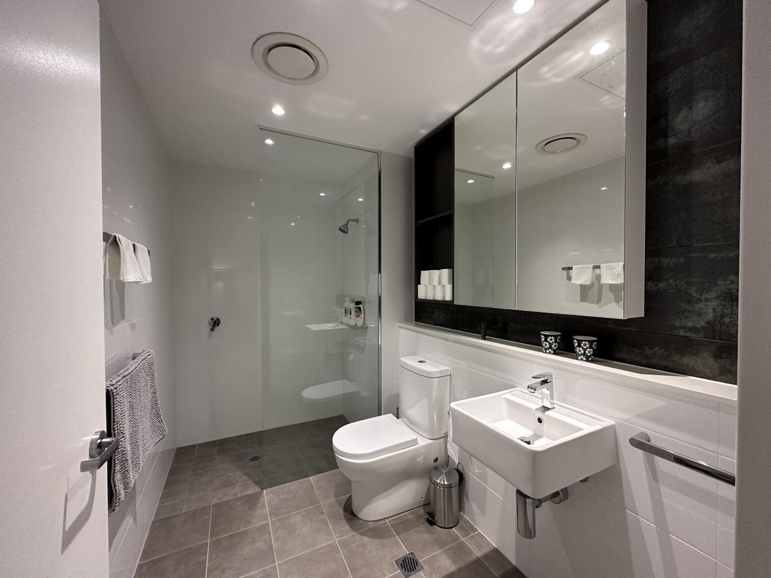 Chatswood CBD Modern Apartment