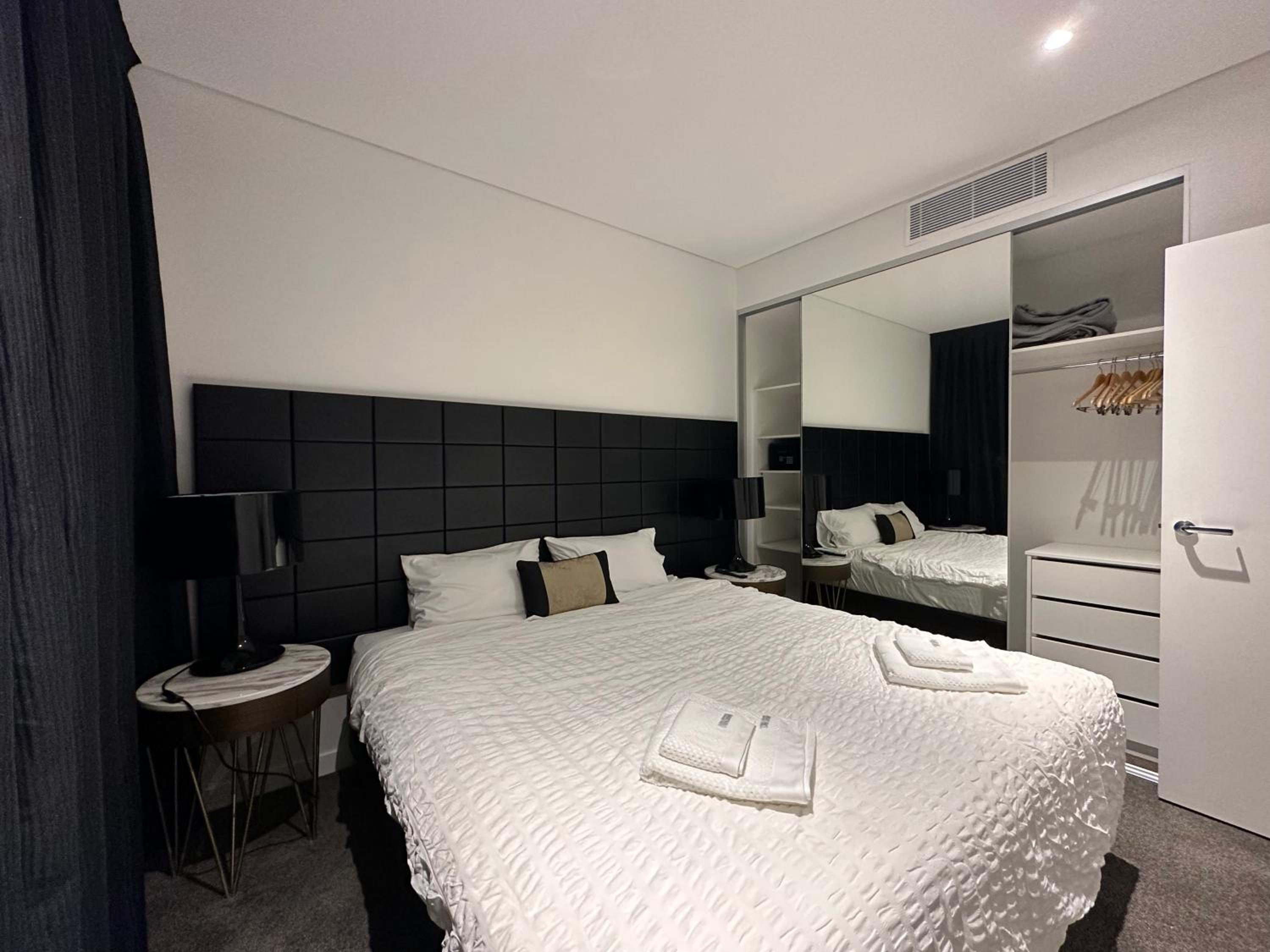 Chatswood CBD Modern Apartment