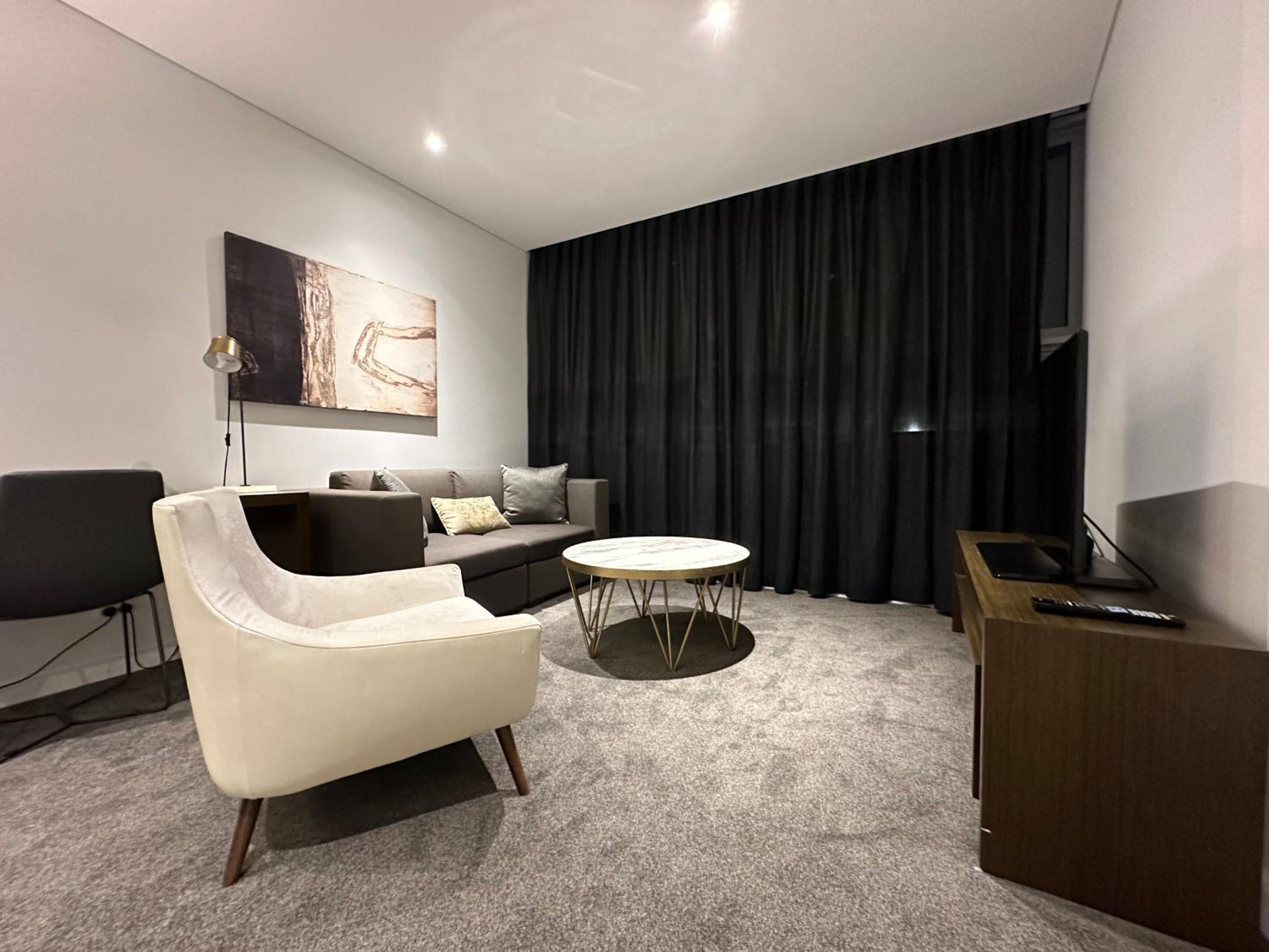 Chatswood CBD Modern Apartment