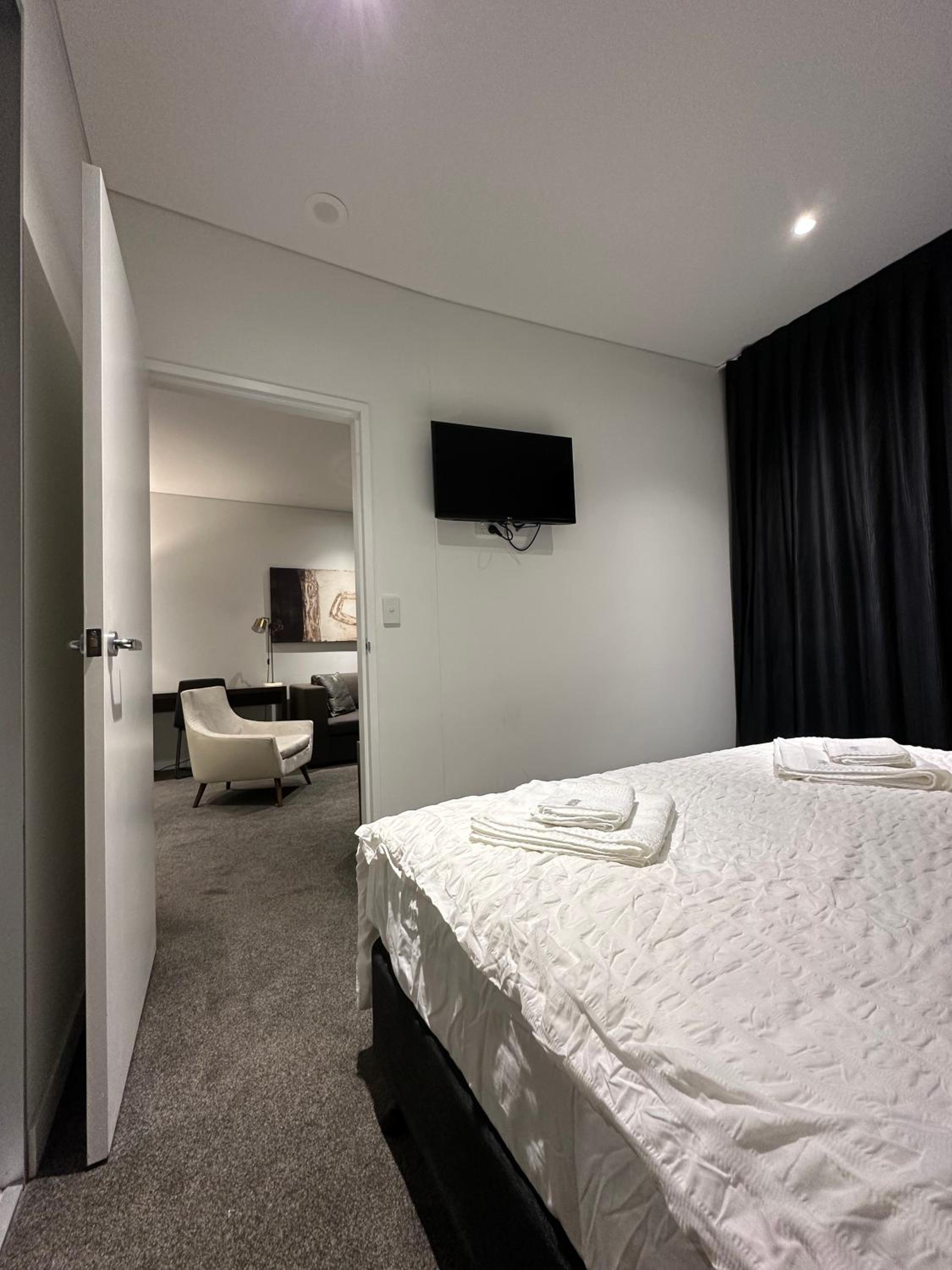 Chatswood CBD Modern Apartment