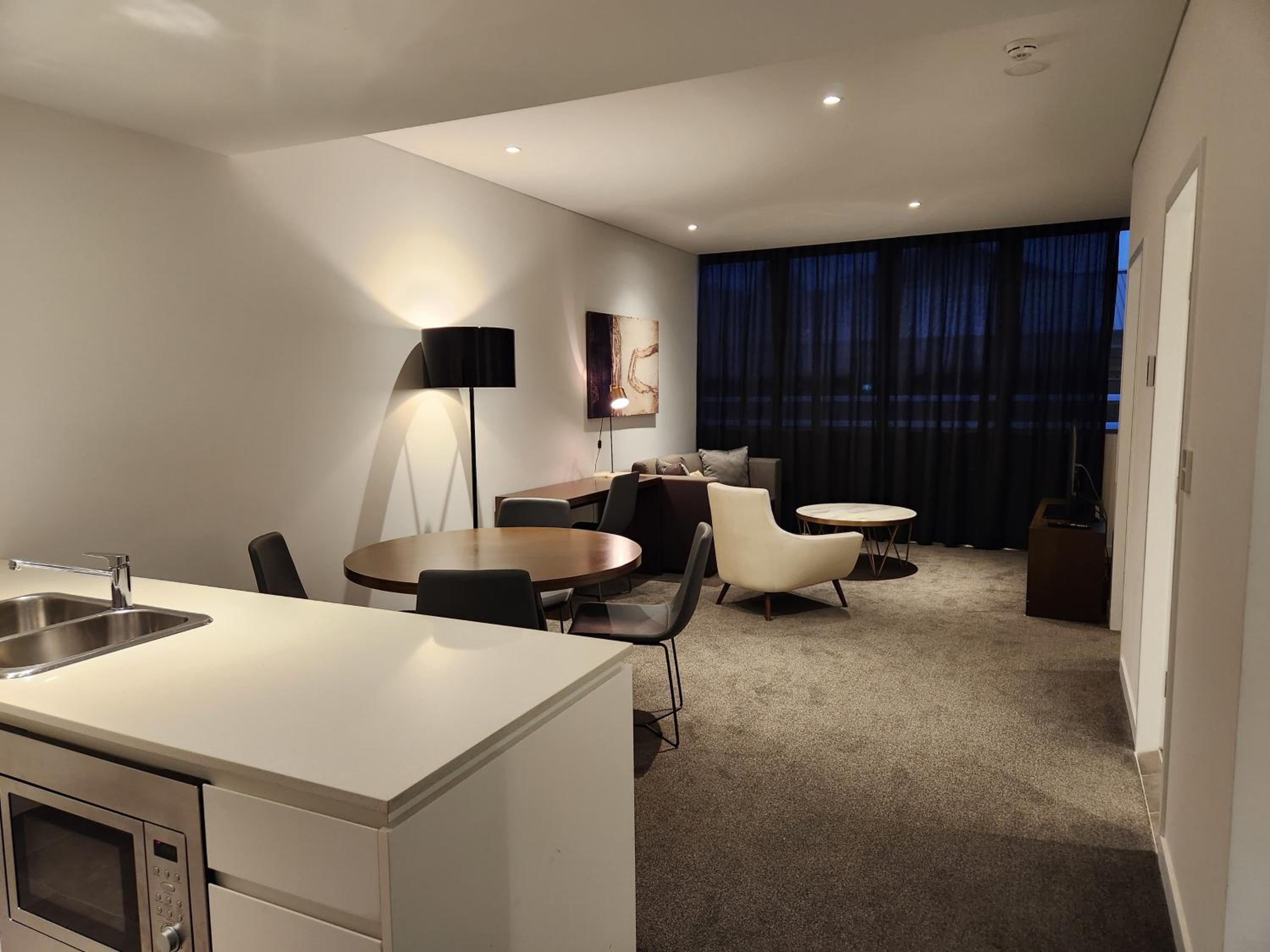 Chatswood CBD Modern Apartment