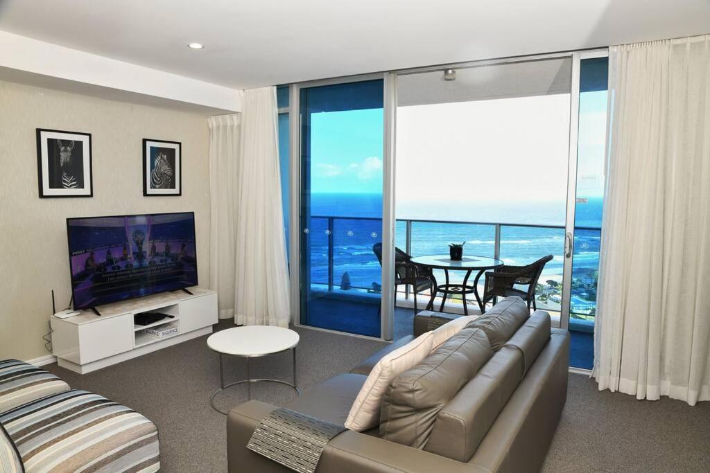 Spectacular 19th Floor Apartment in Heart of Surfers Paradise