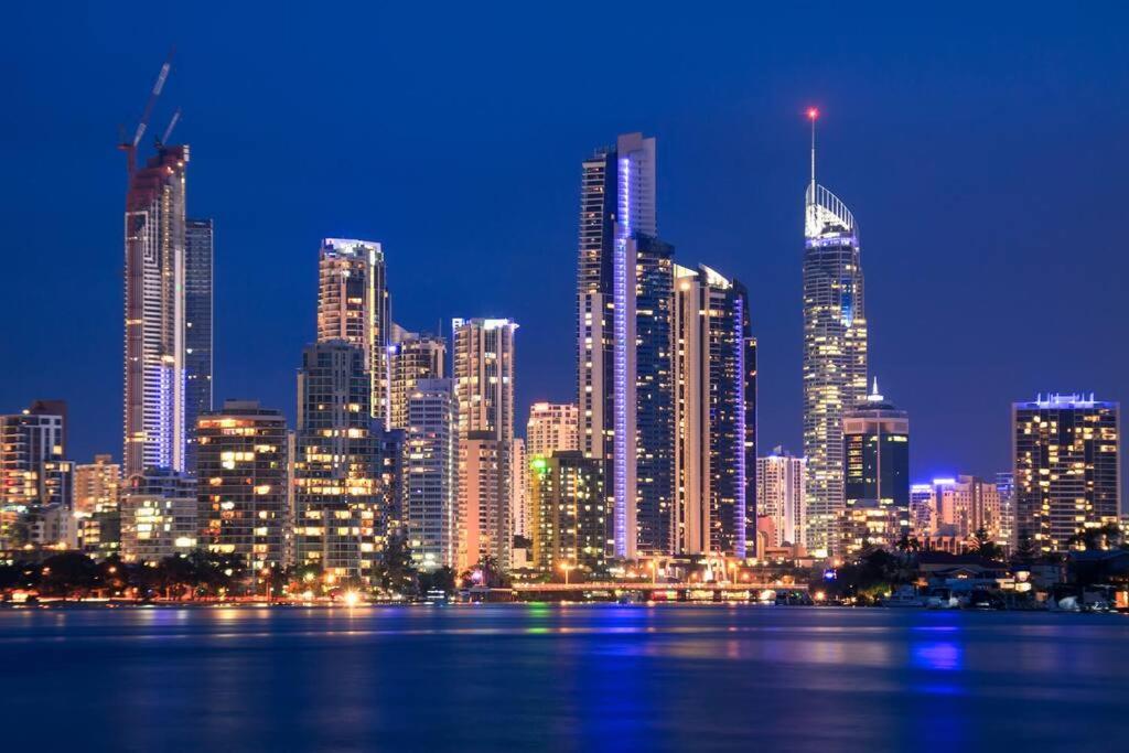 Spectacular 19th Floor Apartment in Heart of Surfers Paradise