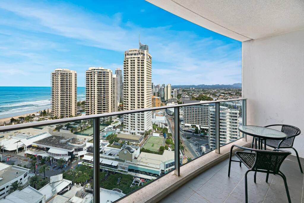 Spectacular 19th Floor Apartment in Heart of Surfers Paradise