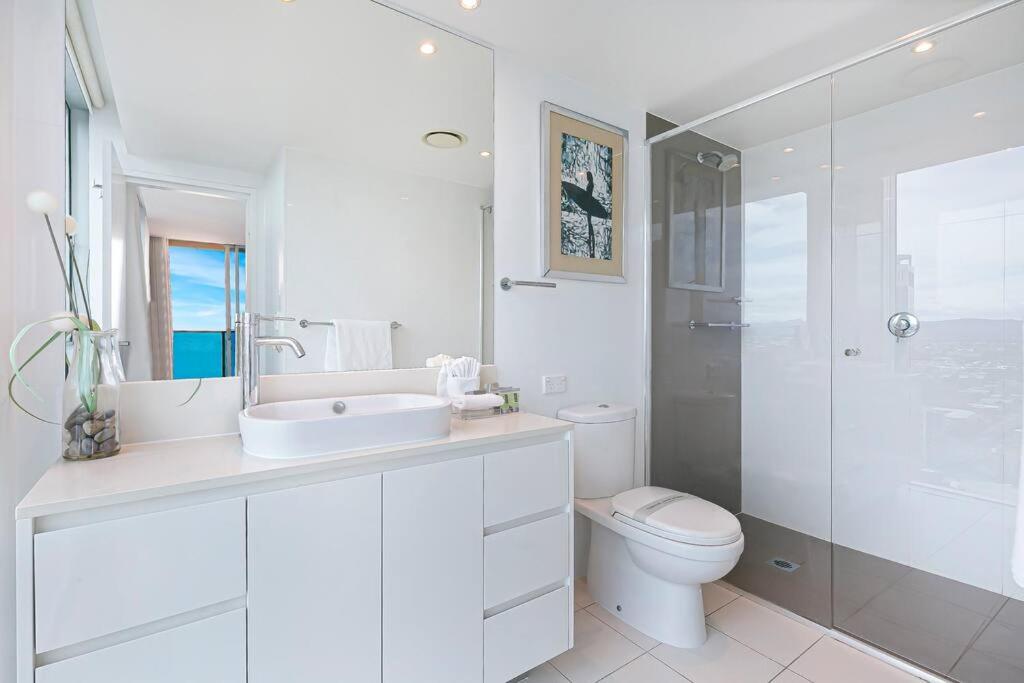 Spectacular 19th Floor Apartment in Heart of Surfers Paradise