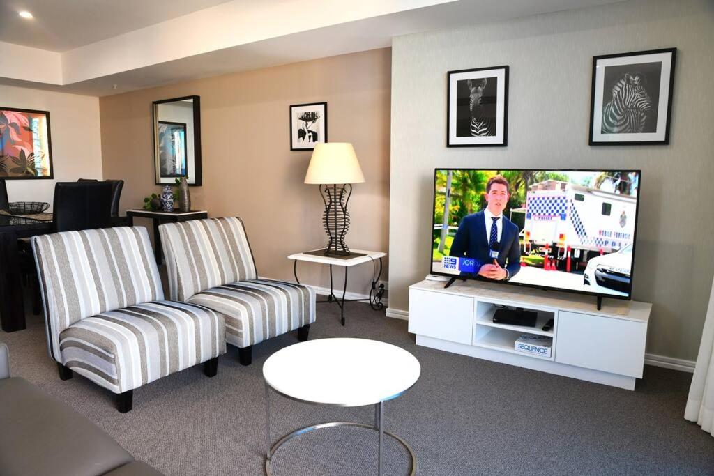 Spectacular 19th Floor Apartment in Heart of Surfers Paradise